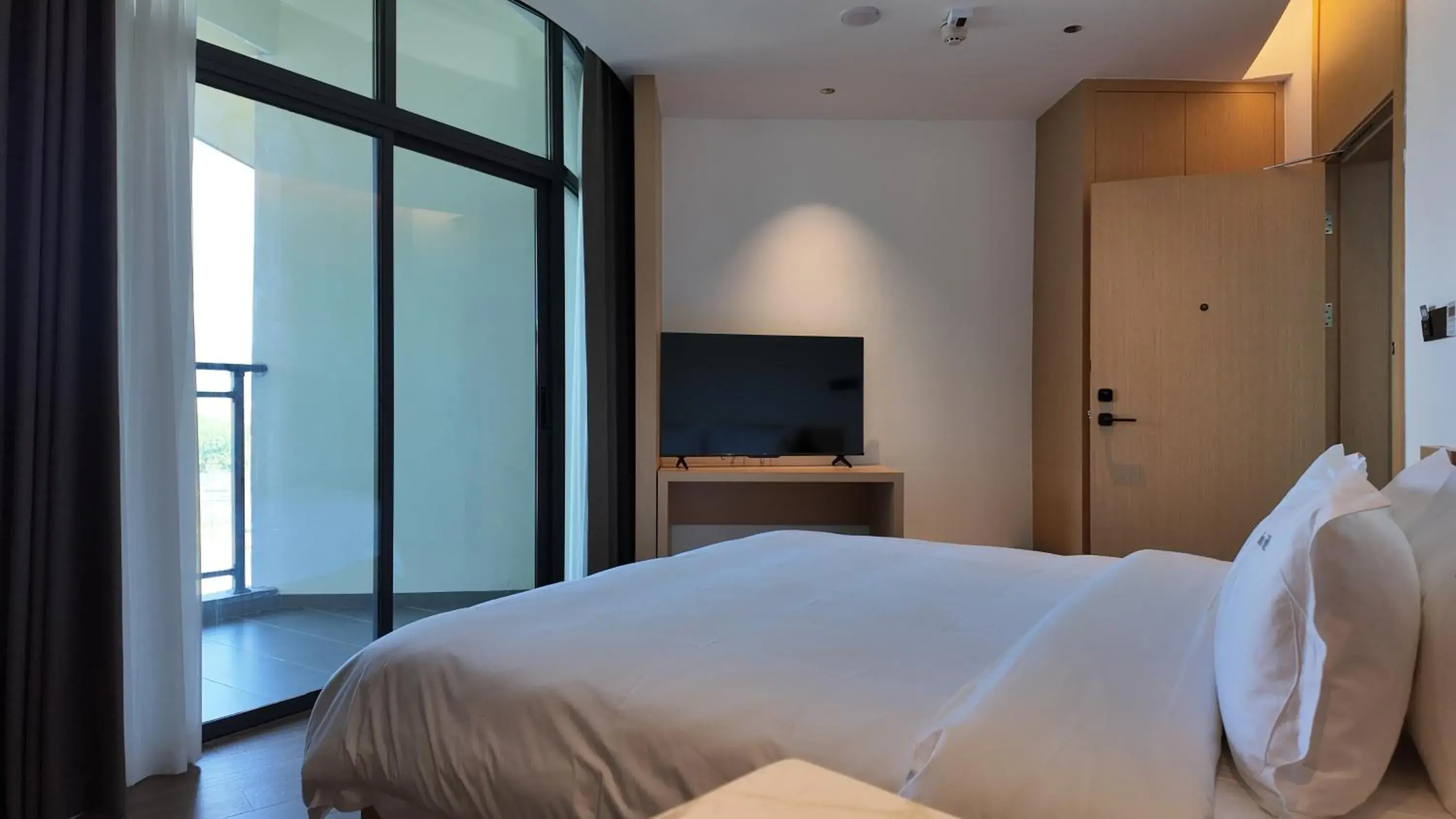 Standard King Room in Holiday Inn Ganzhou Orchid Town by IHG Standard King Room in Holiday Inn Ganzhou Orchid Town by IHG