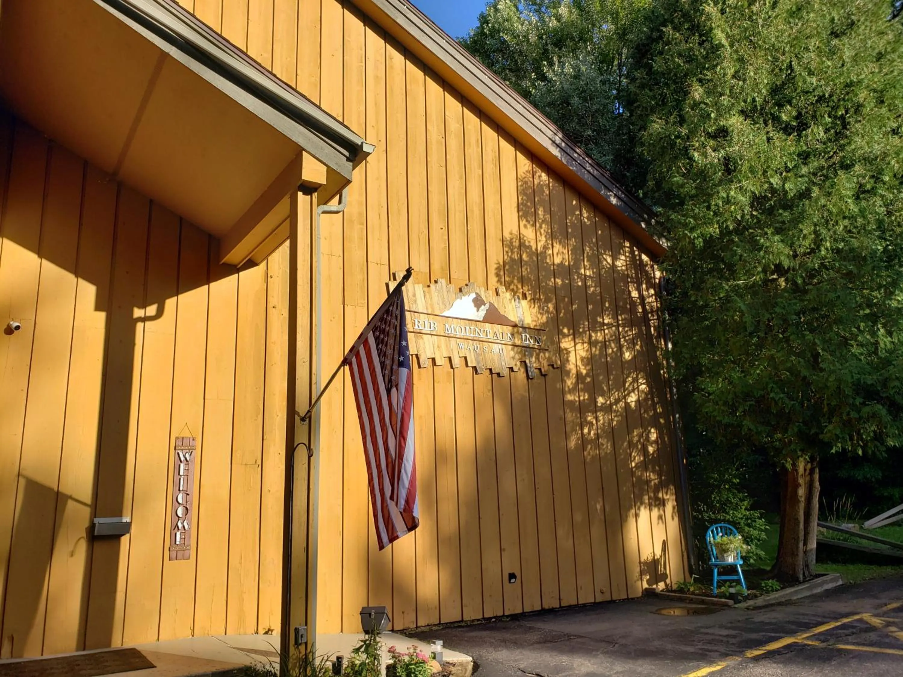 Facade/entrance in Rib Mountain Inn