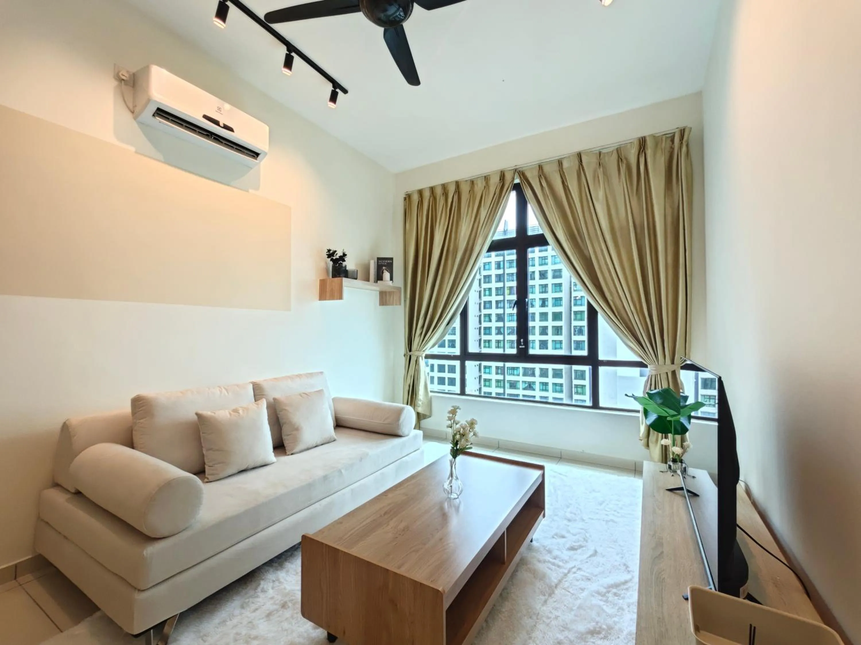 Living room in Kempas Dsummit Residences by Antlerzone