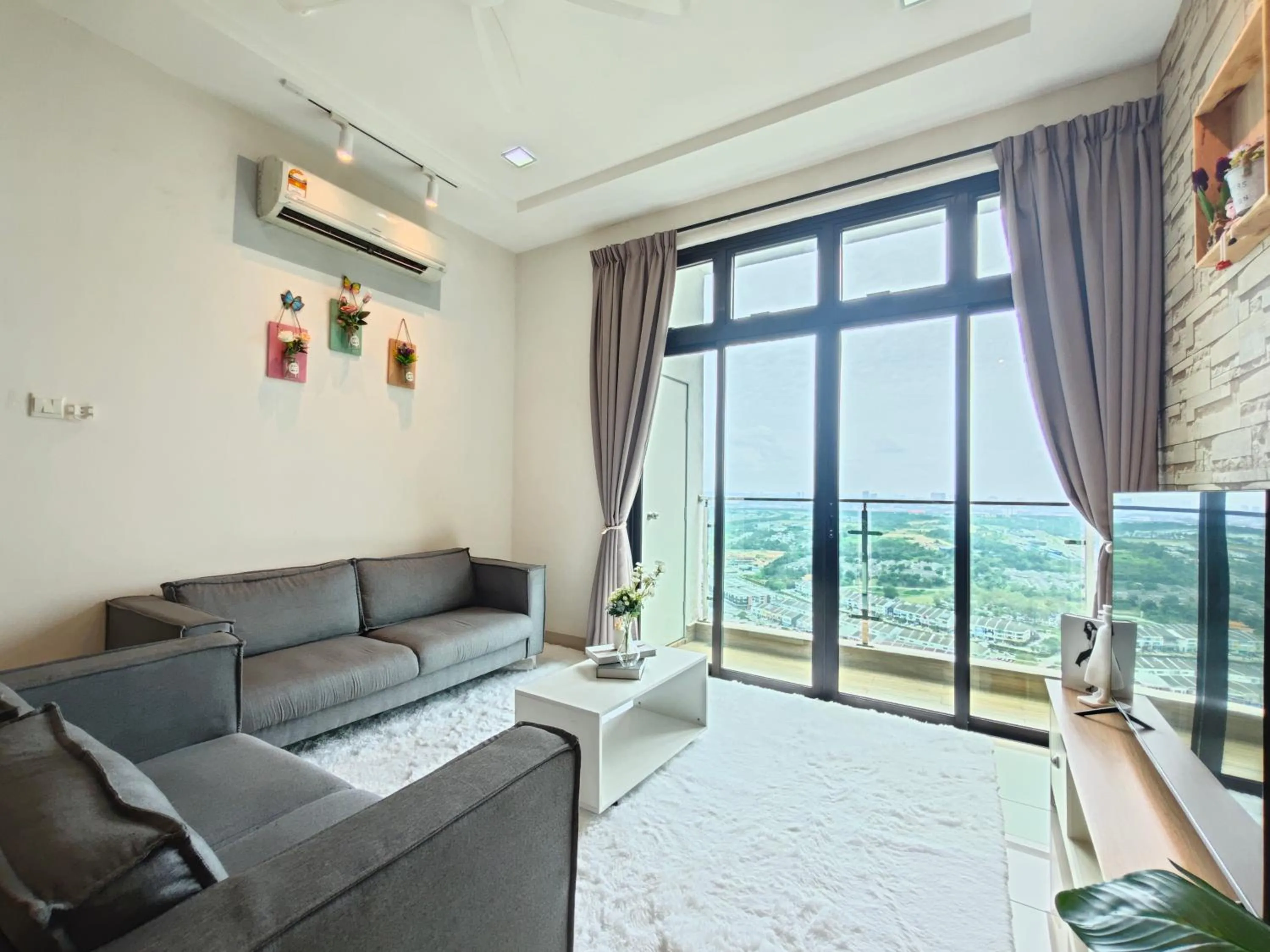 Living room in Kempas Dsummit Residences by Antlerzone