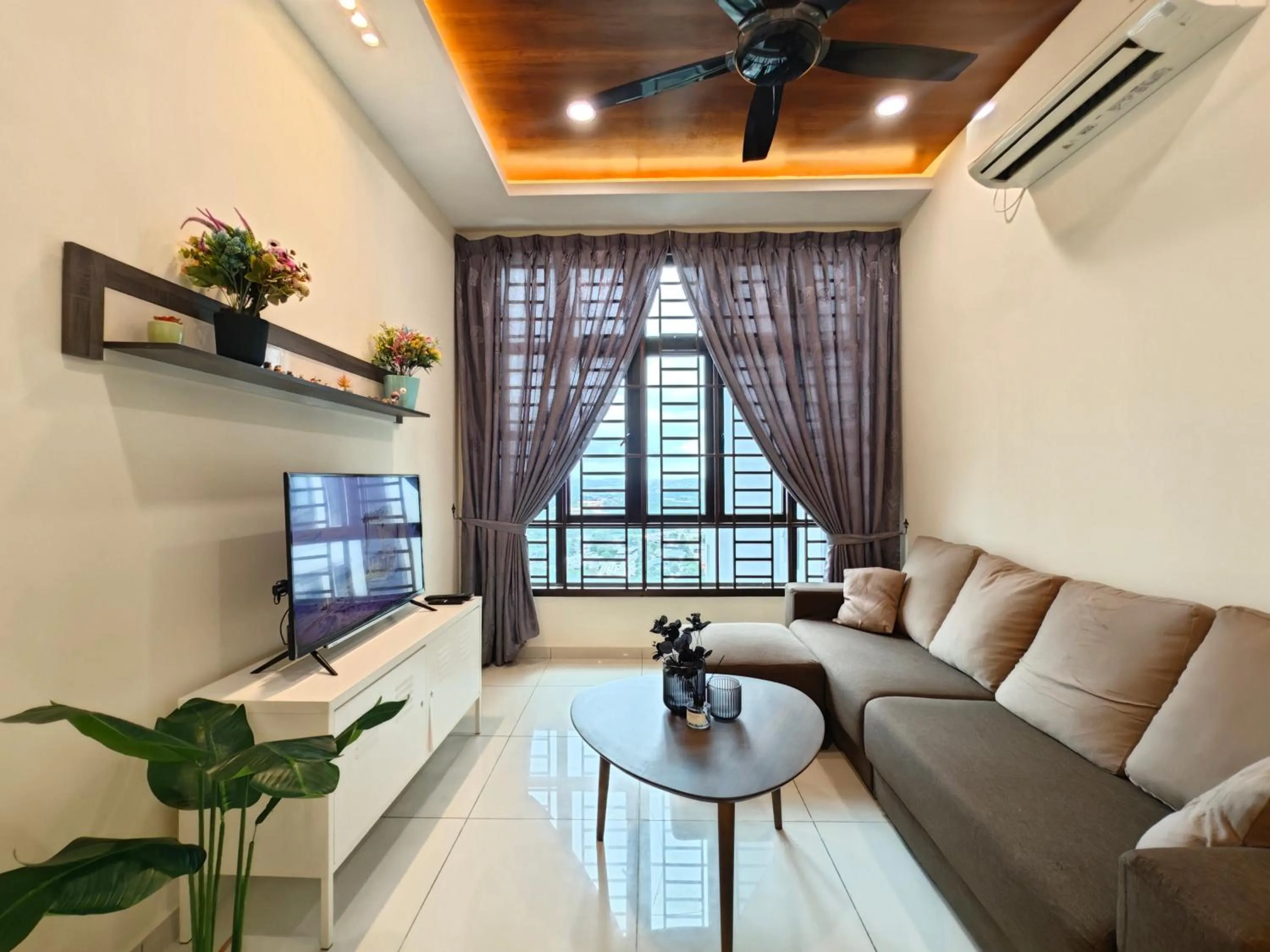 Living room in Kempas Dsummit Residences by Antlerzone