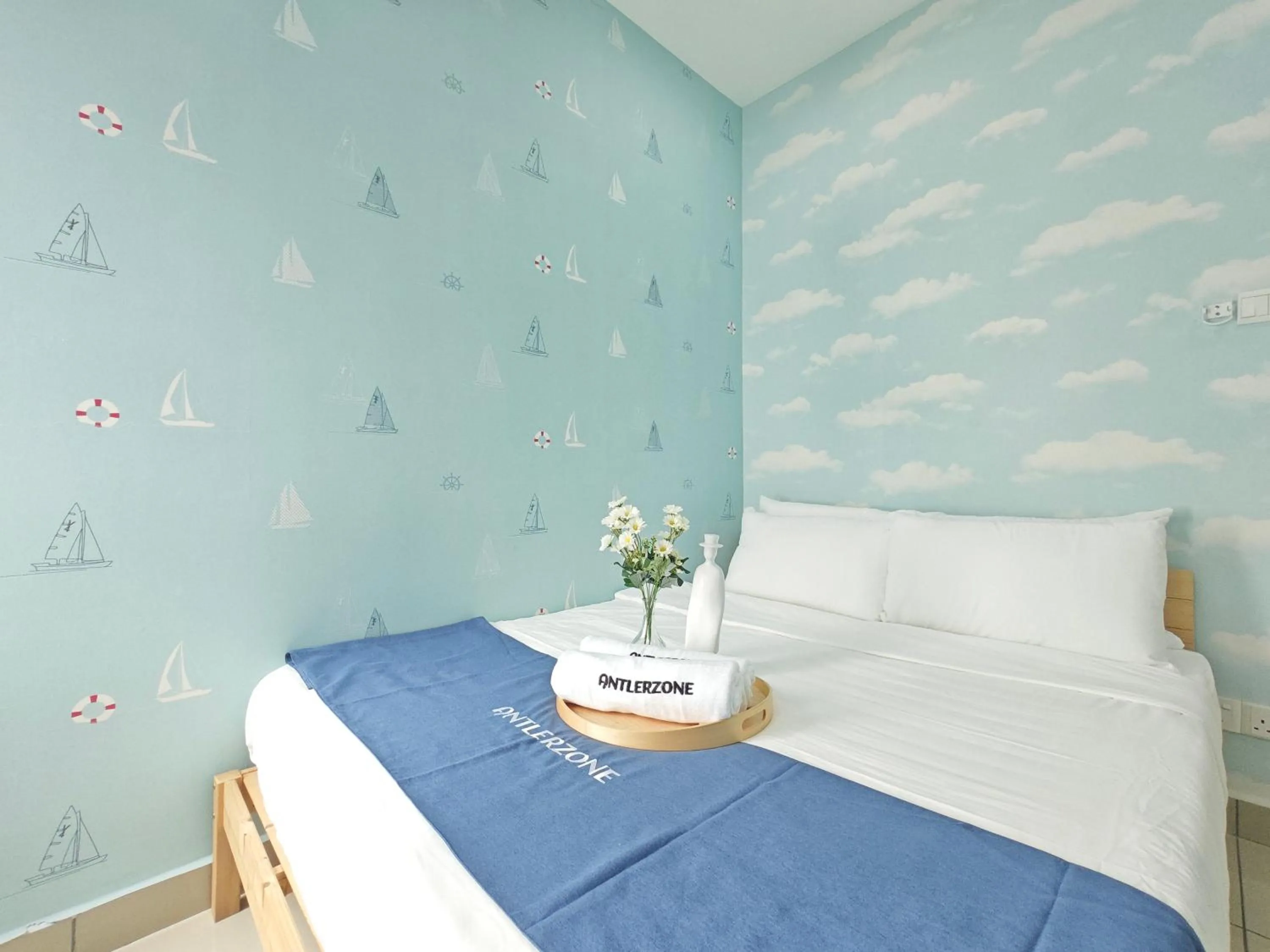 Bedroom, Bed in Kempas Dsummit Residences by Antlerzone