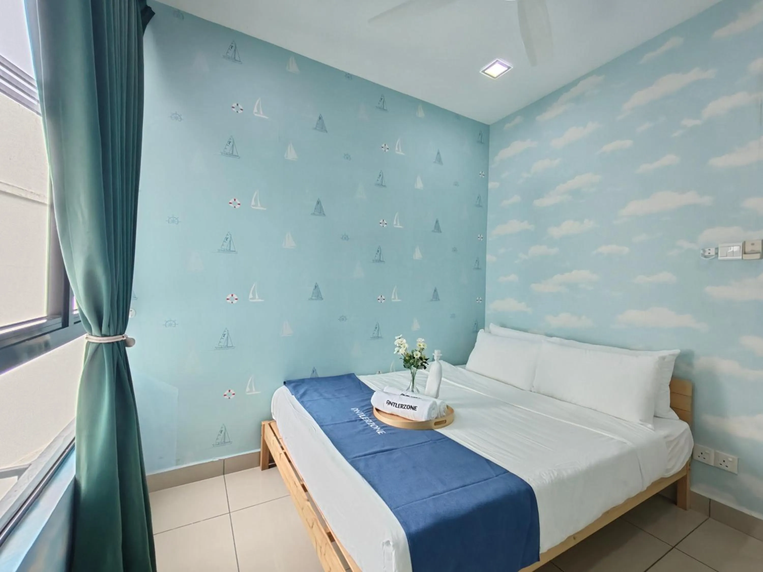 Bedroom, Bed in Kempas Dsummit Residences by Antlerzone