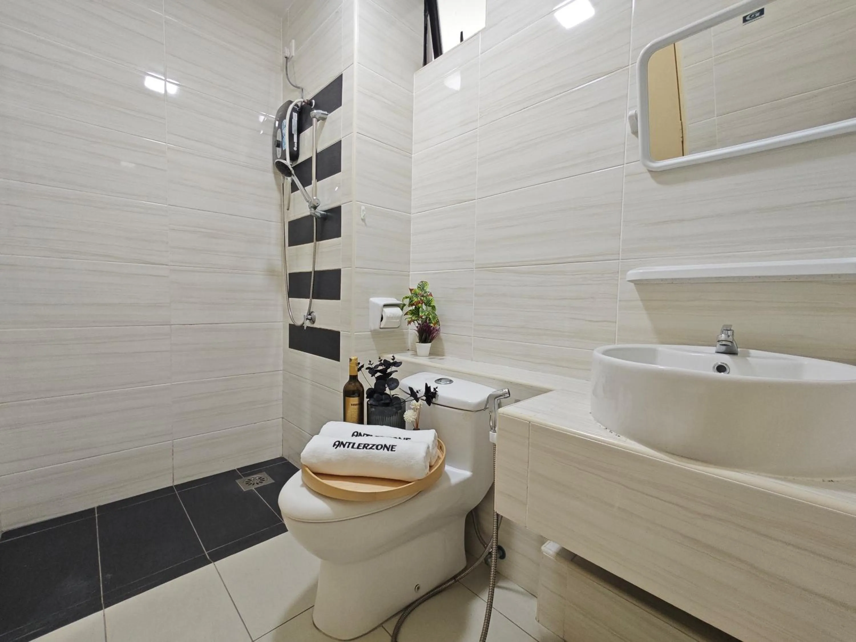 Bathroom in Kempas Dsummit Residences by Antlerzone