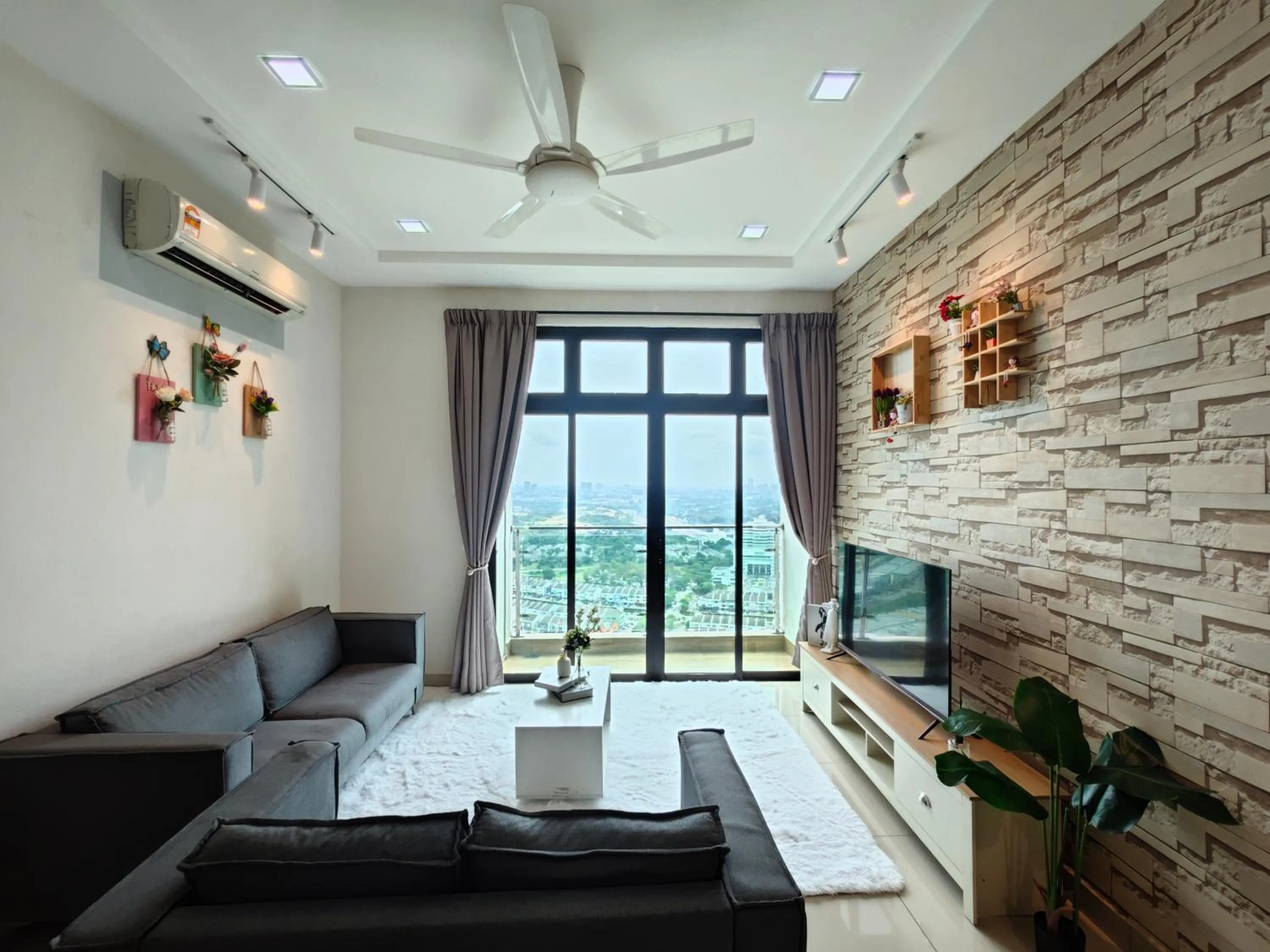 Living room in Kempas Dsummit Residences by Antlerzone