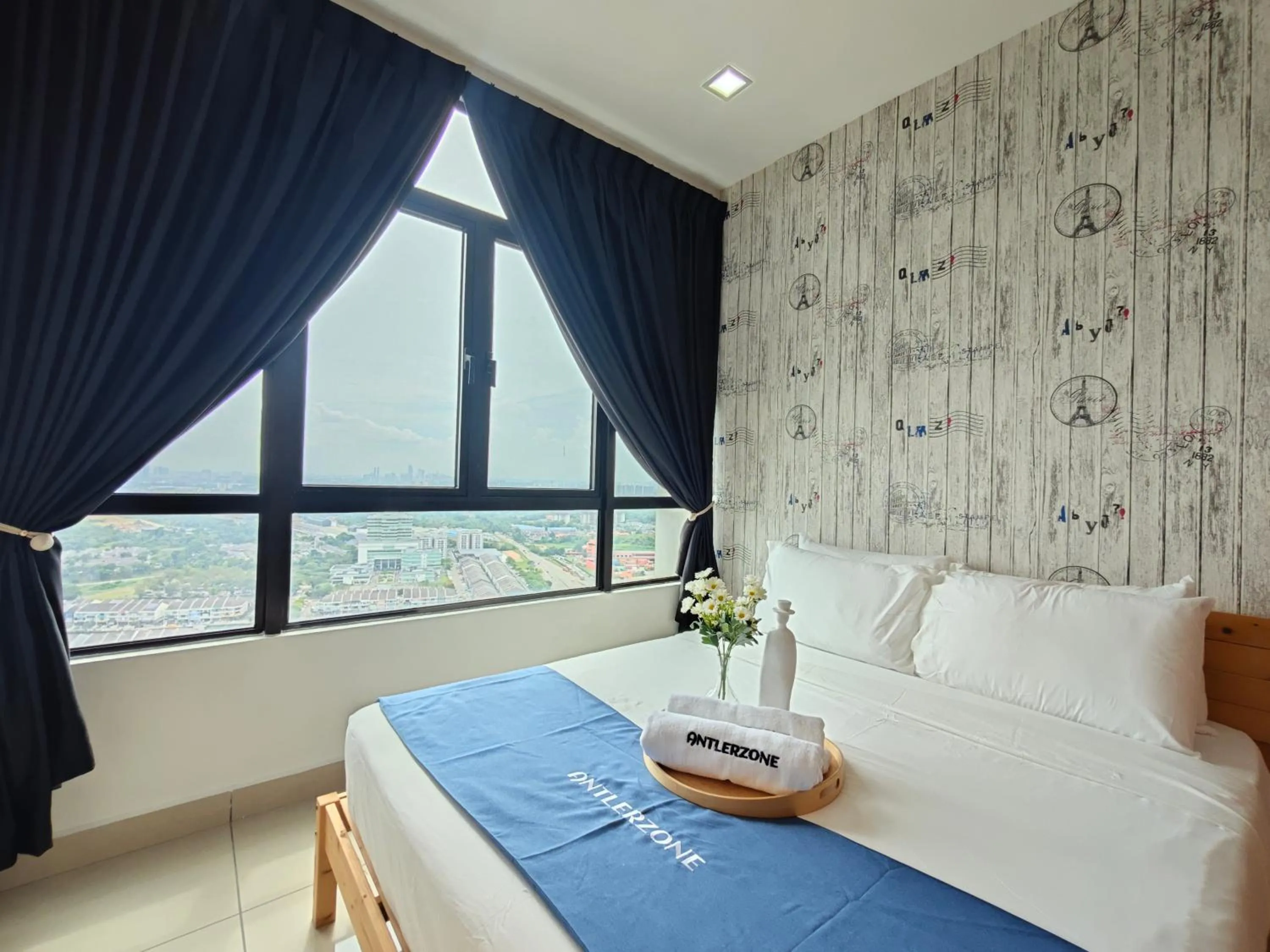Bedroom, Bed in Kempas Dsummit Residences by Antlerzone