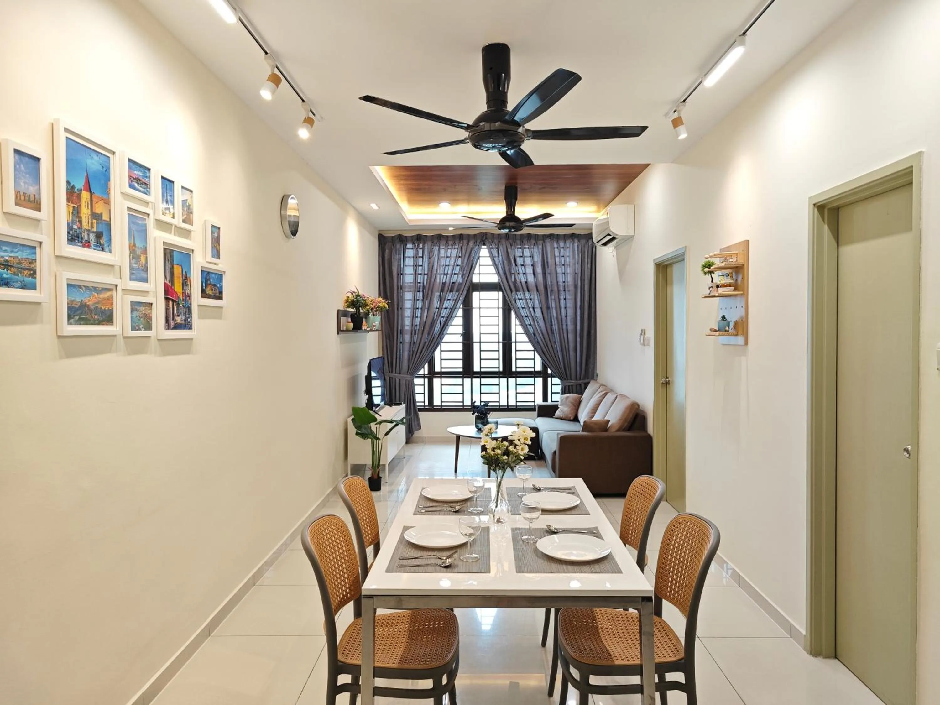 Dining area in Kempas Dsummit Residences by Antlerzone