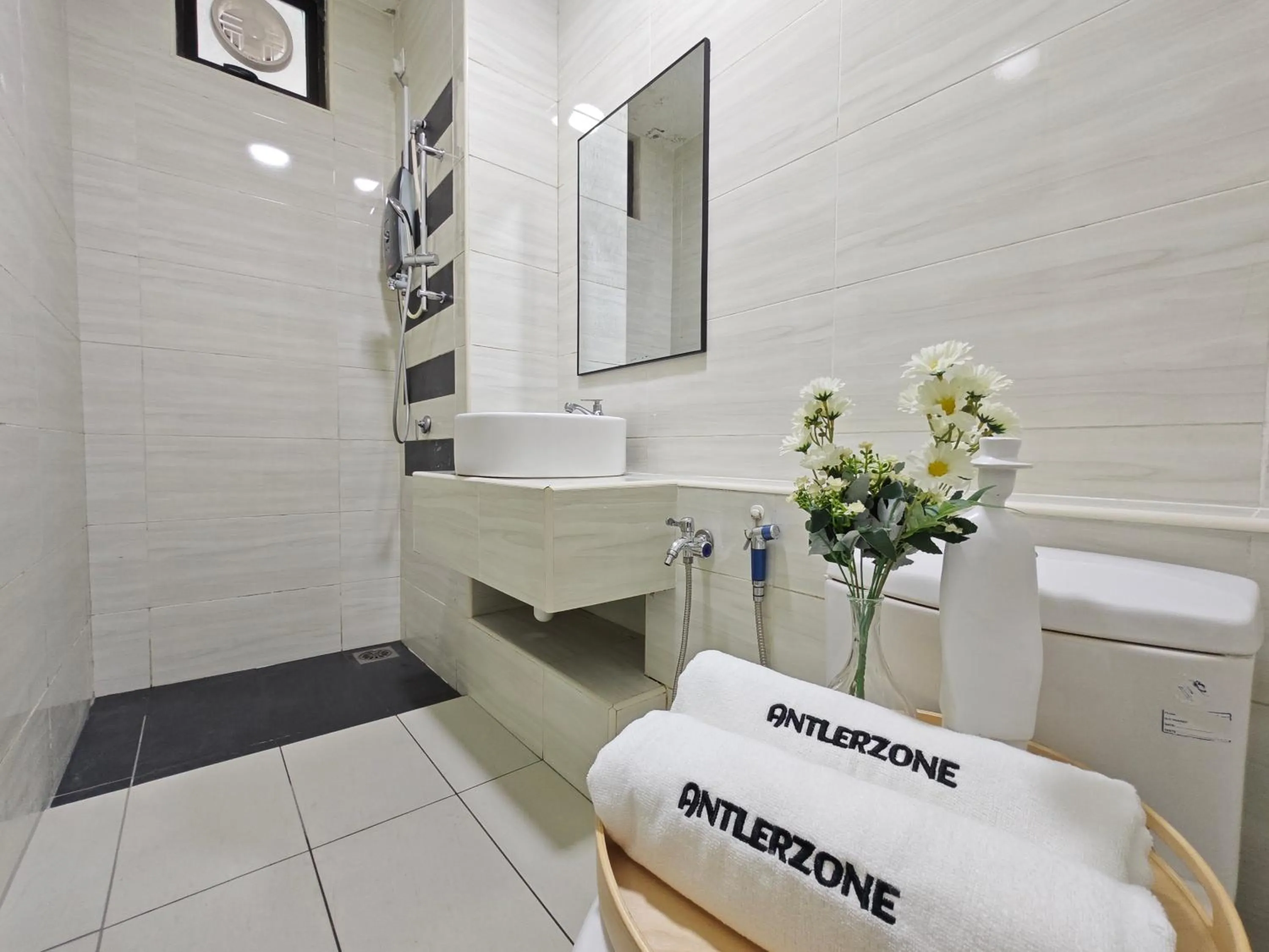Bathroom in Kempas Dsummit Residences by Antlerzone