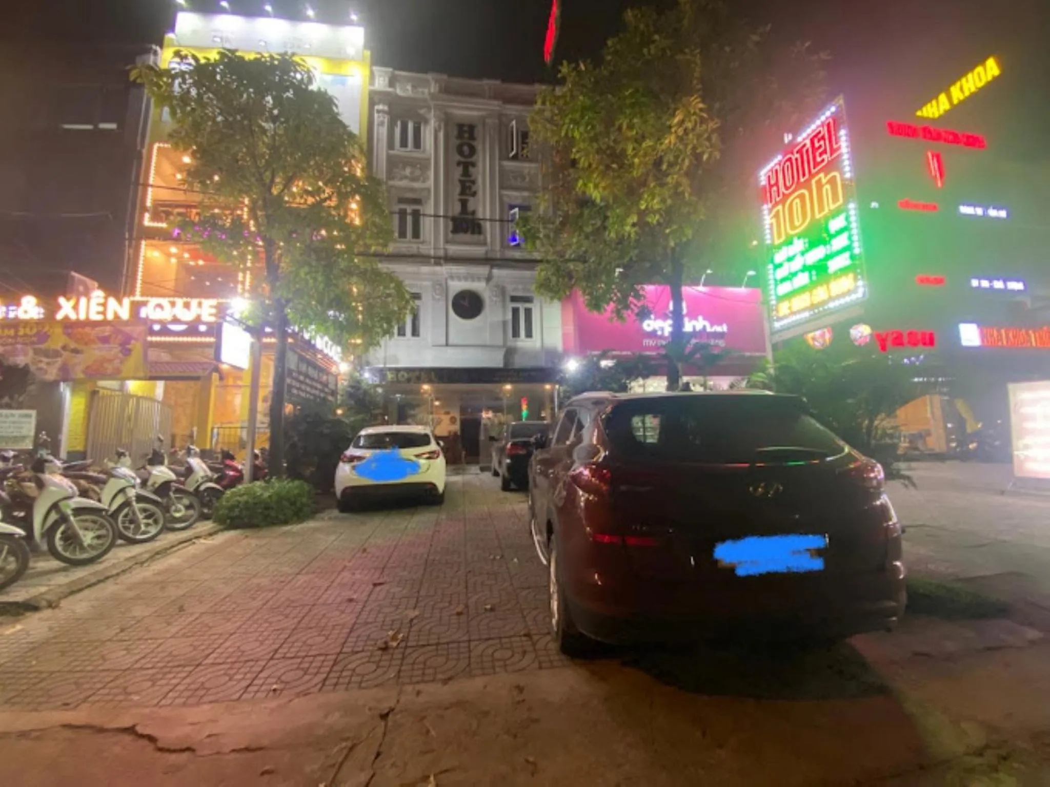 Property building in 10h Hotel