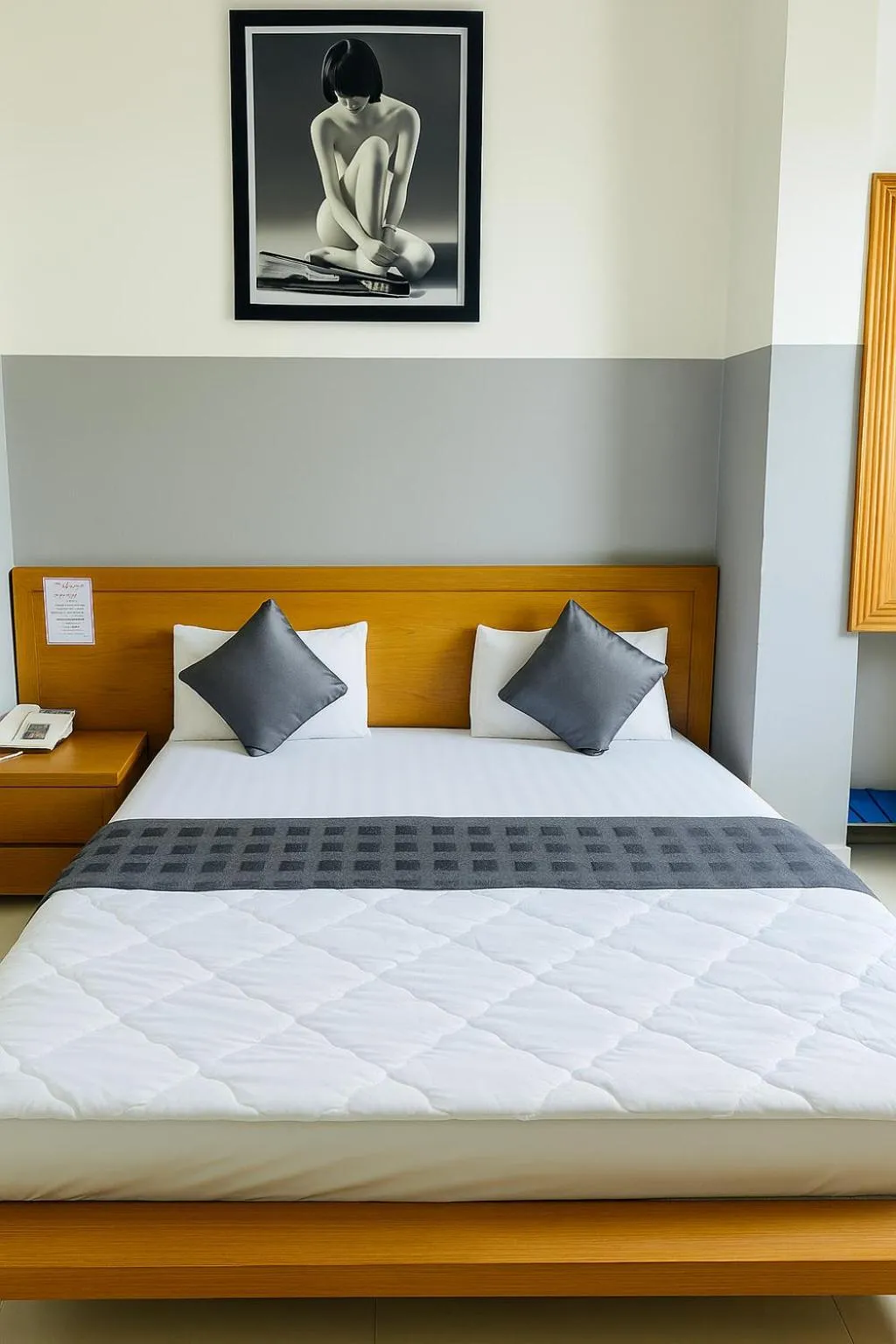 Photo of the whole room, Bed in 10h Hotel