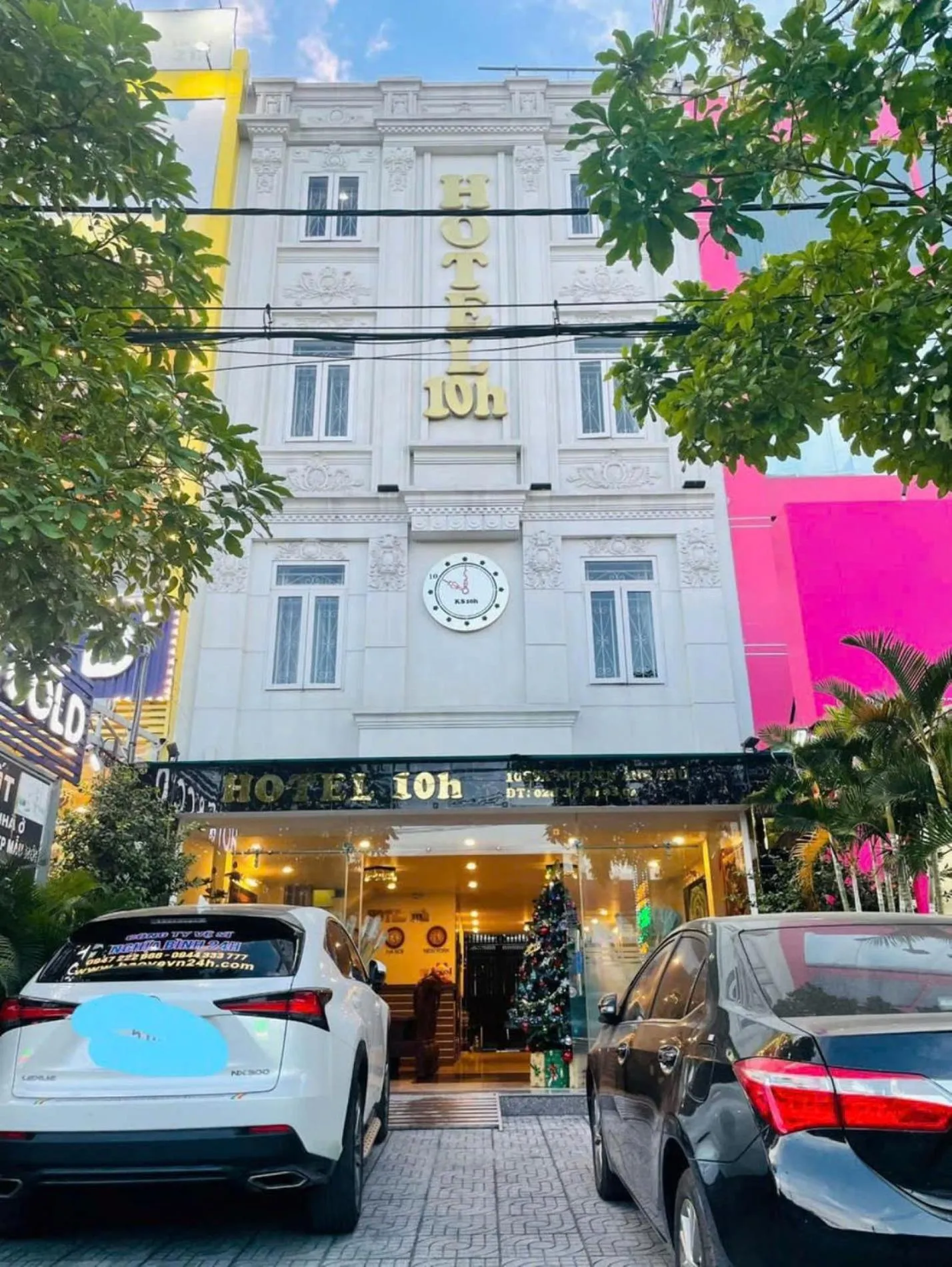 Property building in 10h Hotel