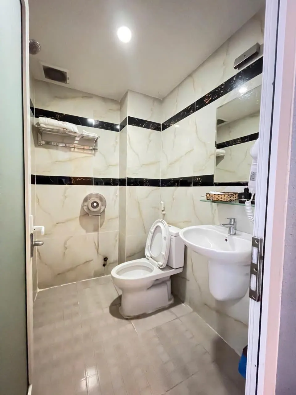 Bathroom in 10h Hotel