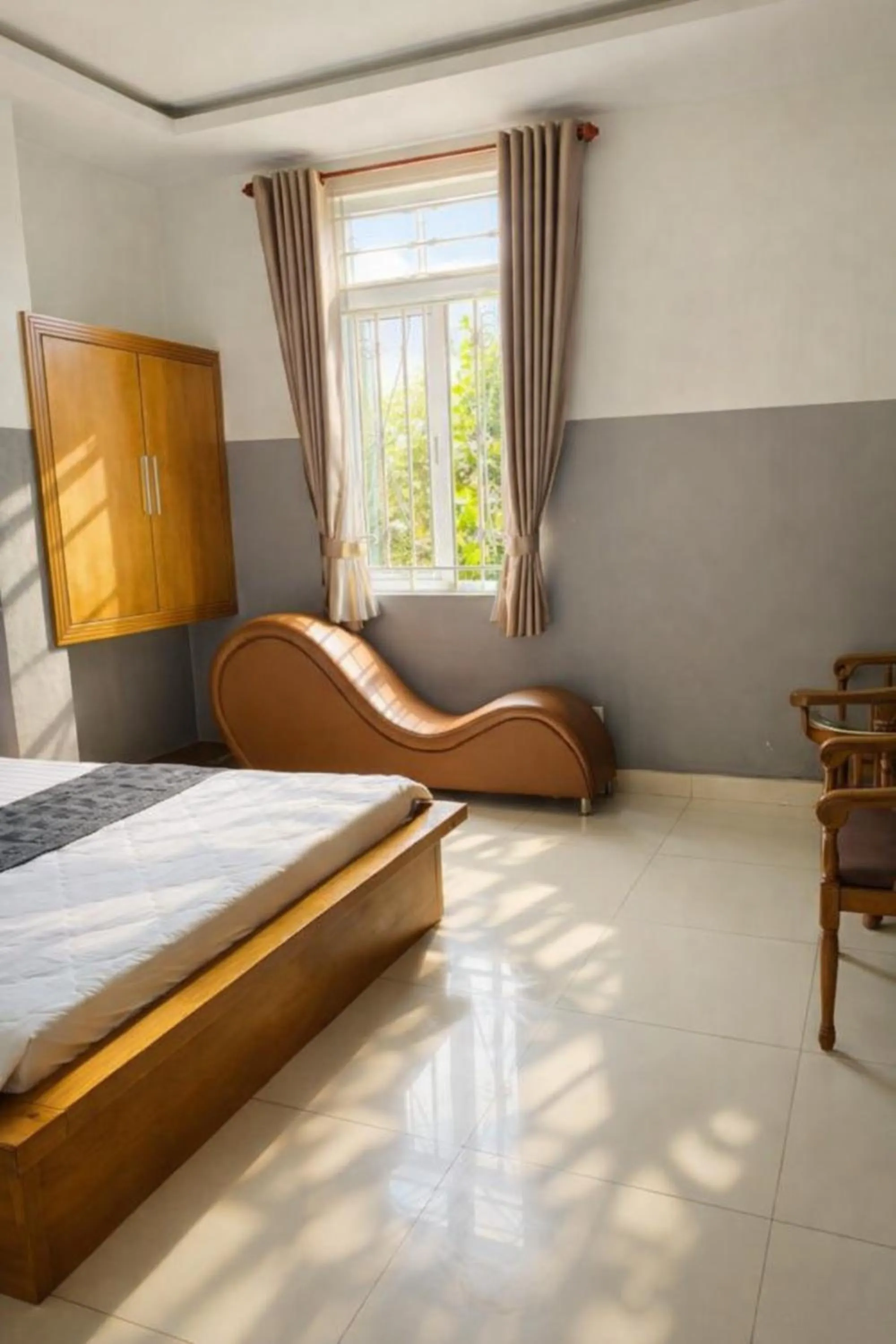 Photo of the whole room, Bed in 10h Hotel