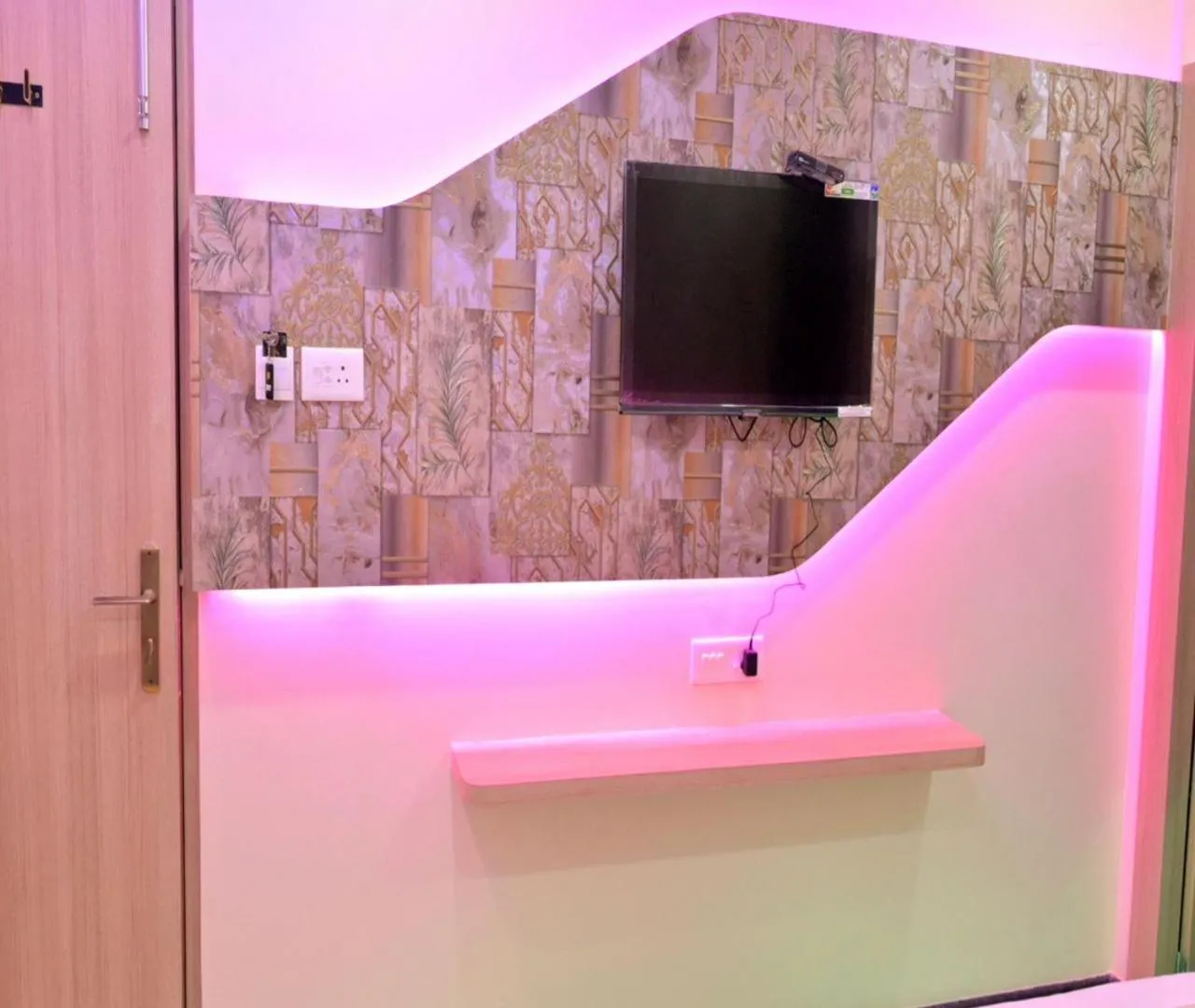 TV and multimedia in Hotel Shankara Residency