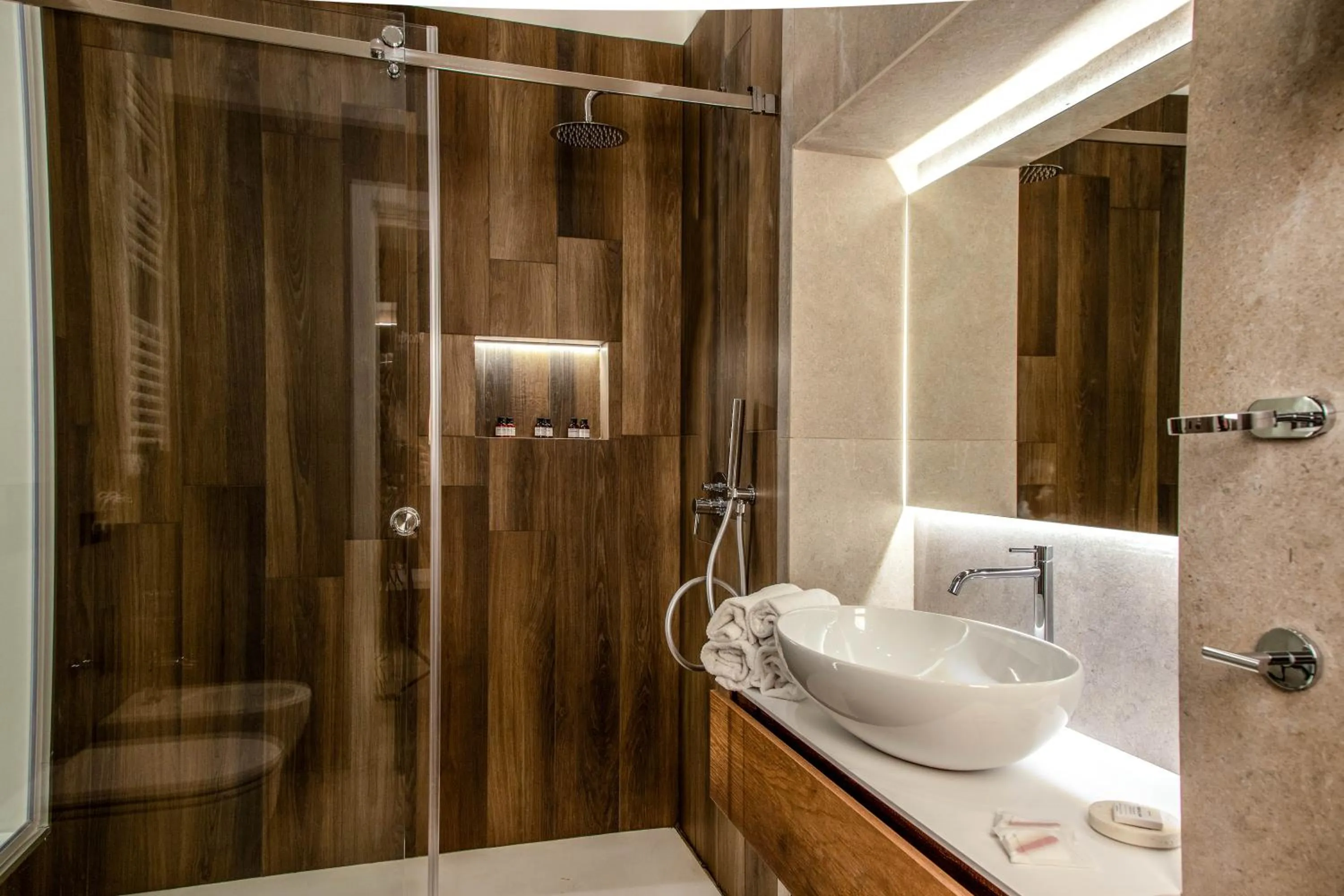 Shower in Mamalu - Corso Umberto 35