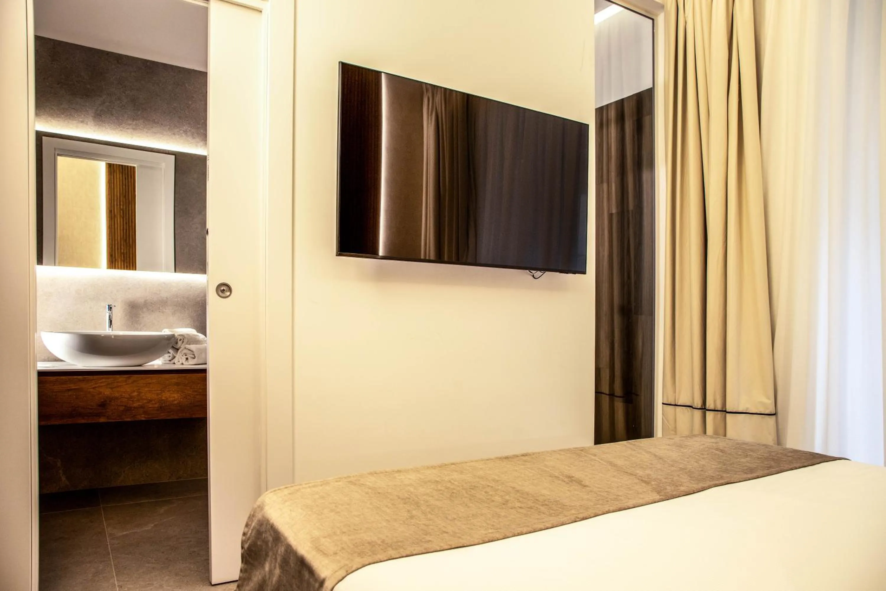 Bathroom, Bed in Mamalu - Corso Umberto 35