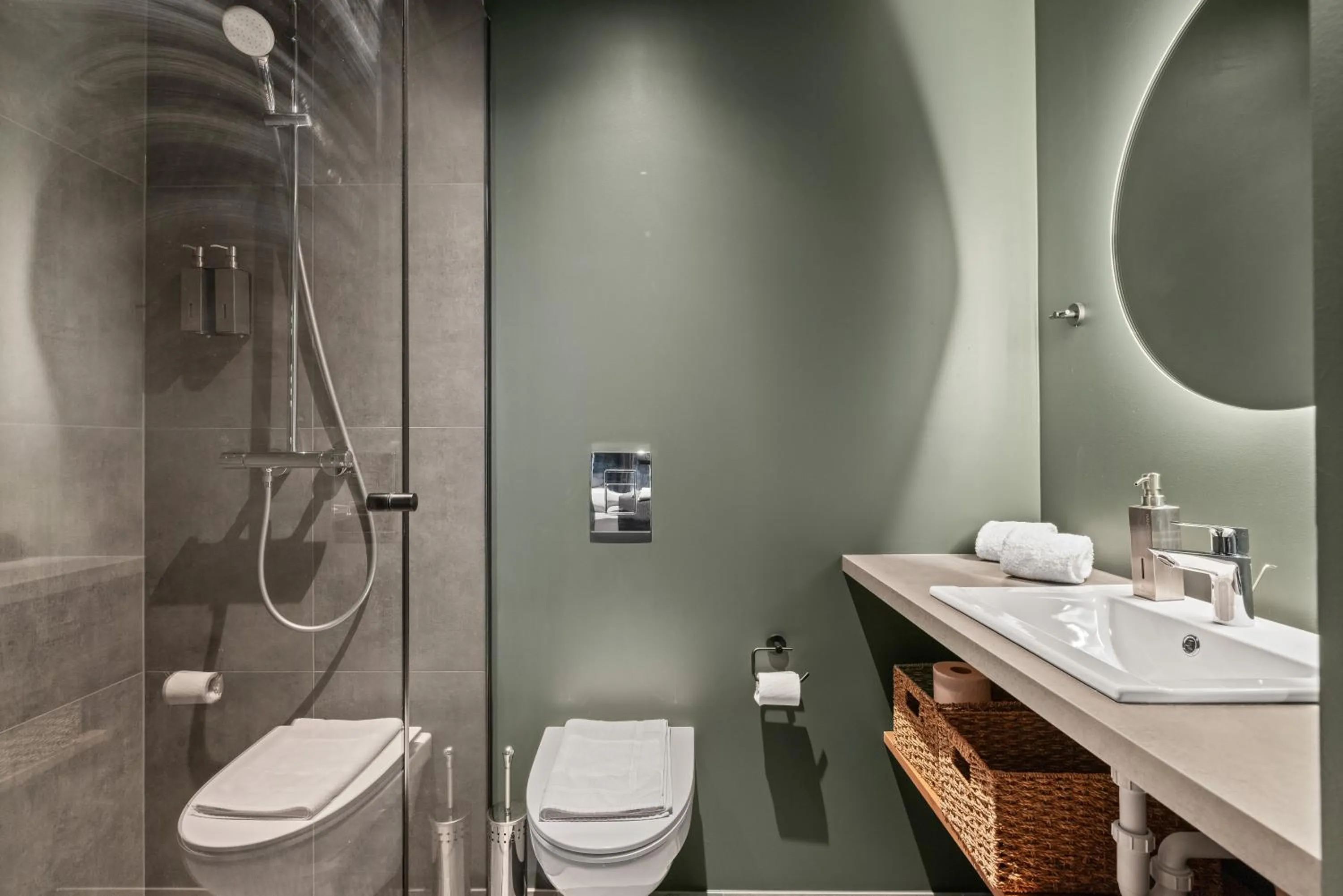 Bathroom in Aurora Nooks Apartments by Heimaleiga