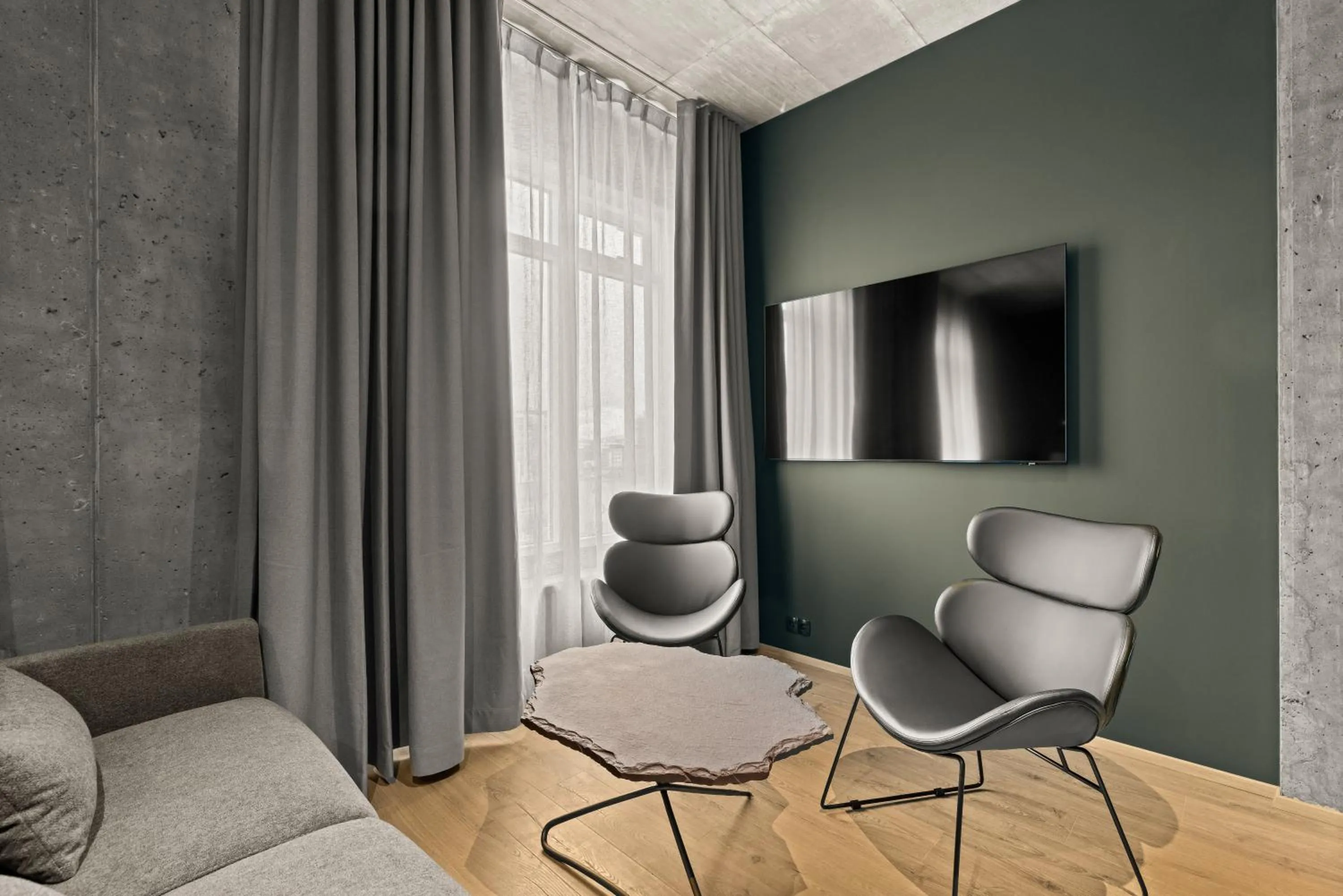 TV and multimedia in Aurora Nooks Apartments by Heimaleiga