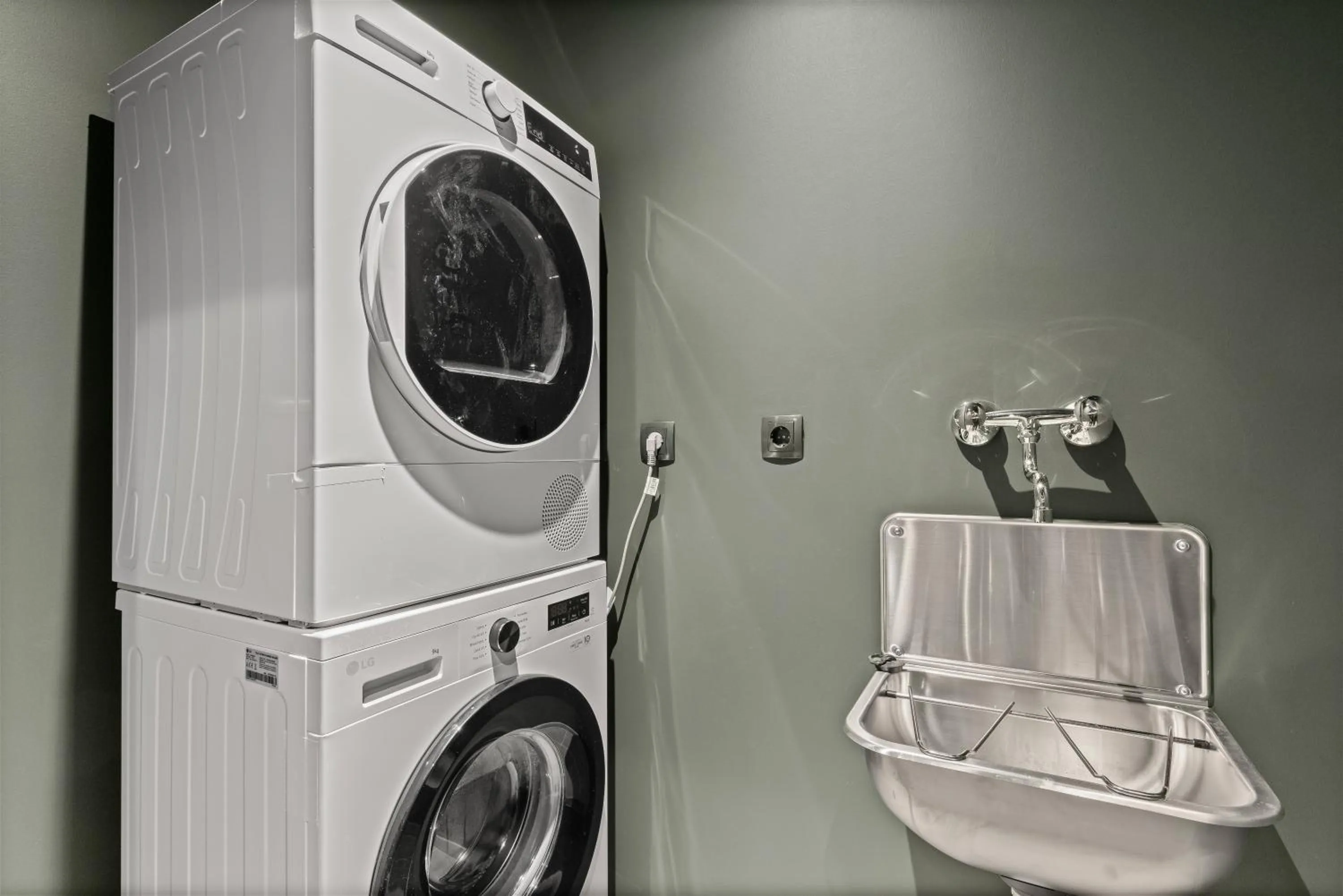 laundry in Aurora Nooks Apartments by Heimaleiga