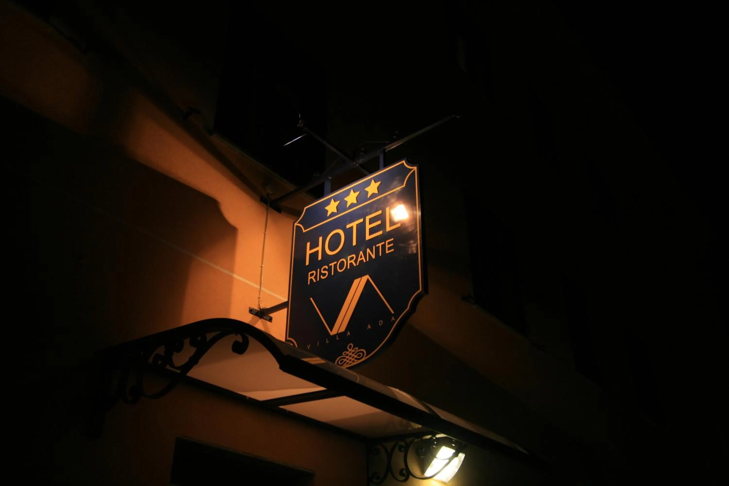 Facade/entrance in Albergo Villa Ada