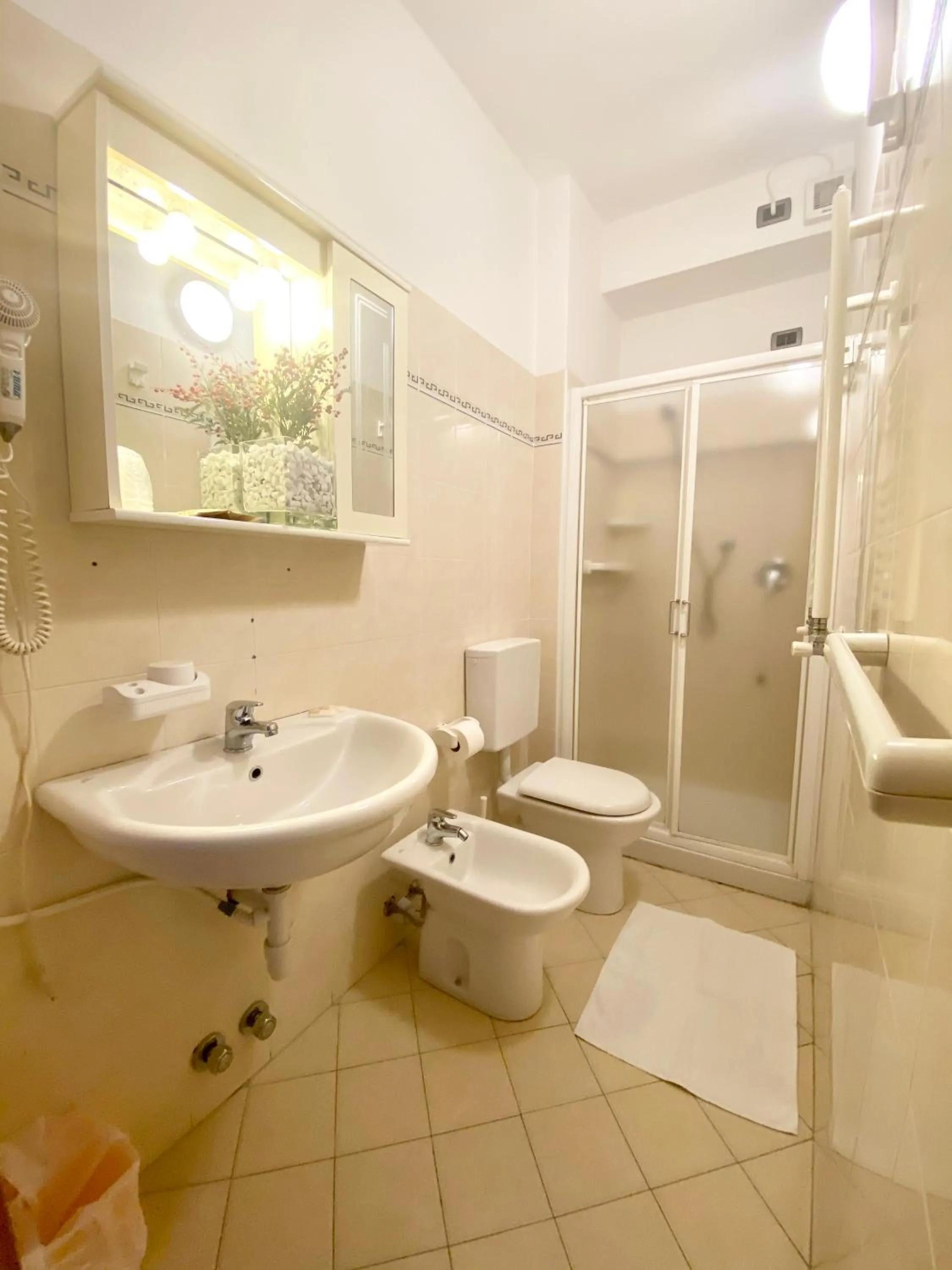 Shower in Albergo Villa Ada