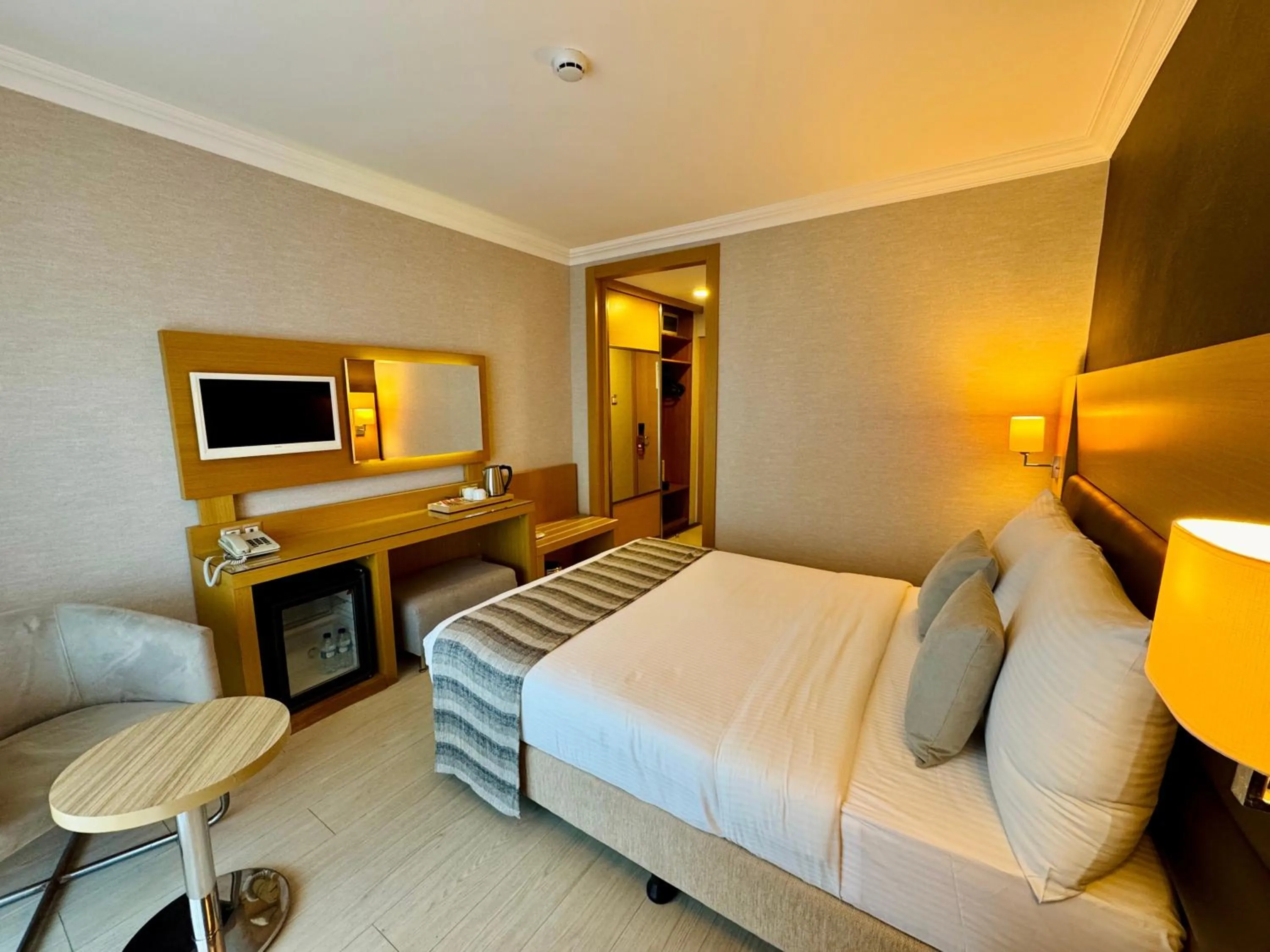 Photo of the whole room, Bed in Blue Bay Style