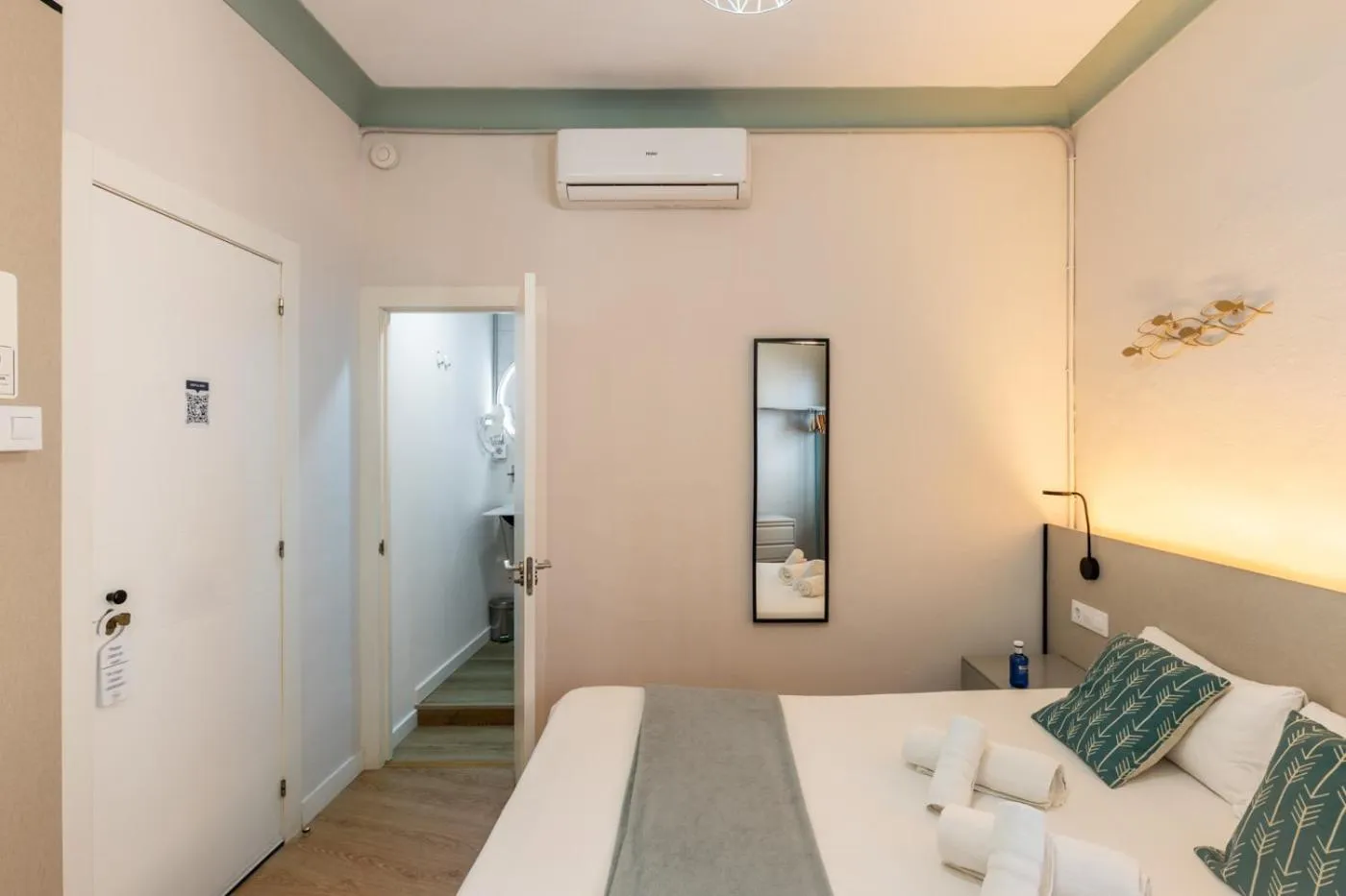 Bed in Regina Selfcheck-in Smart Rooms