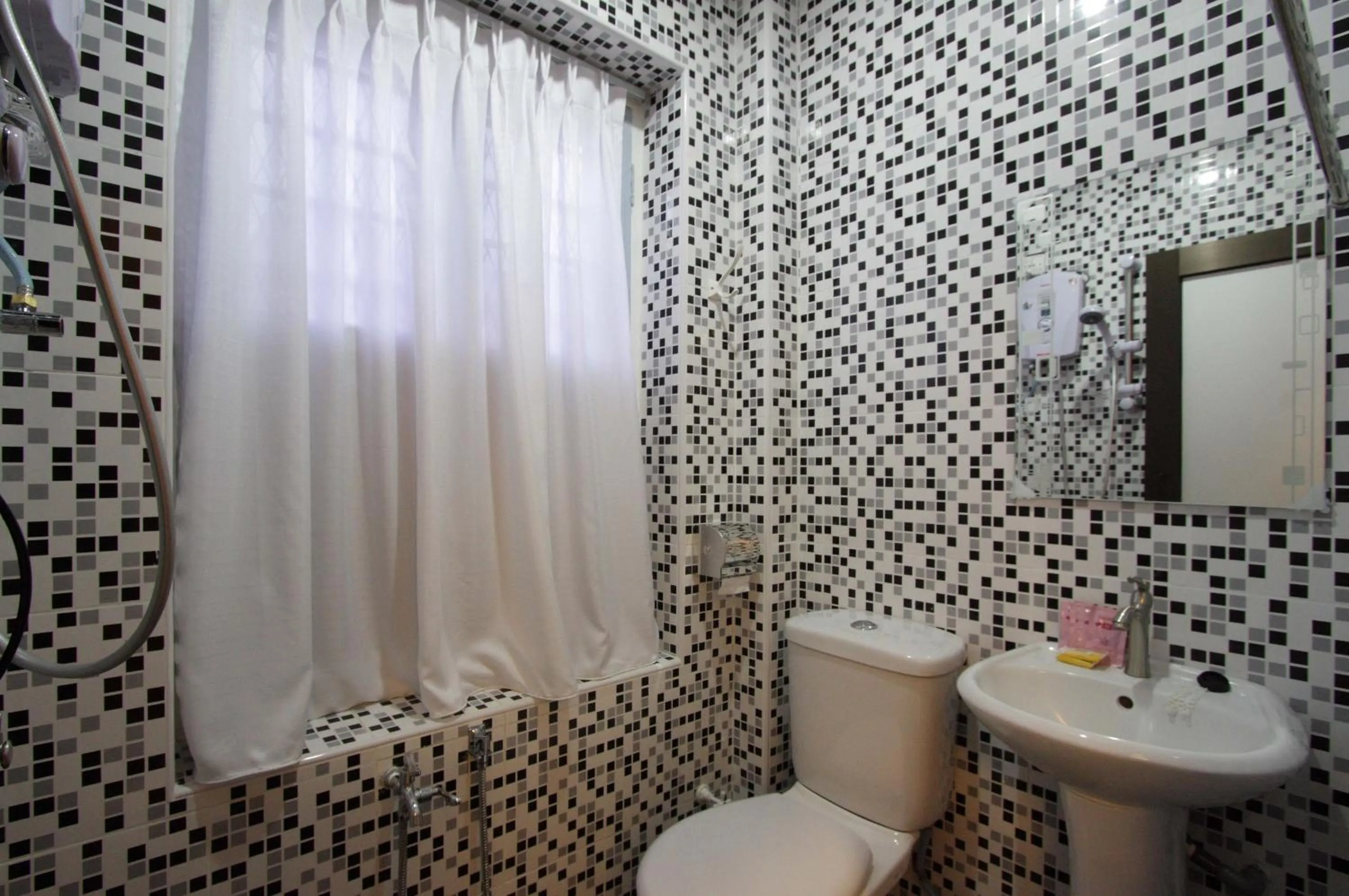 Bathroom in Shamrock Guest House II