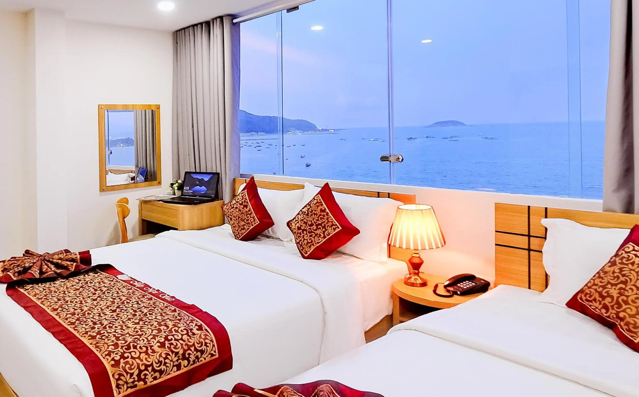 Bed in May Ngu Sac - Iridescent Clouds Hotel