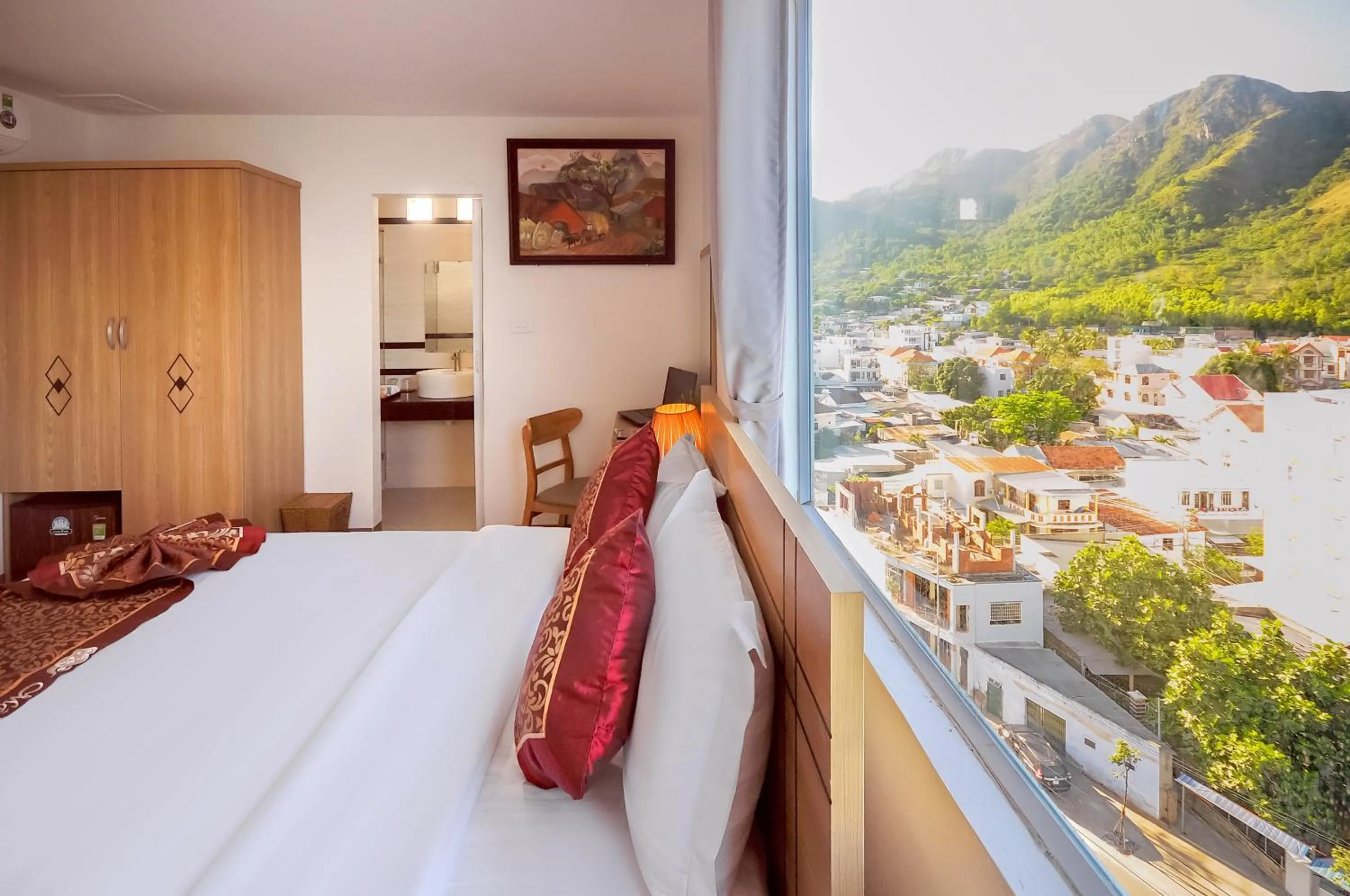 Bed in May Ngu Sac - Iridescent Clouds Hotel