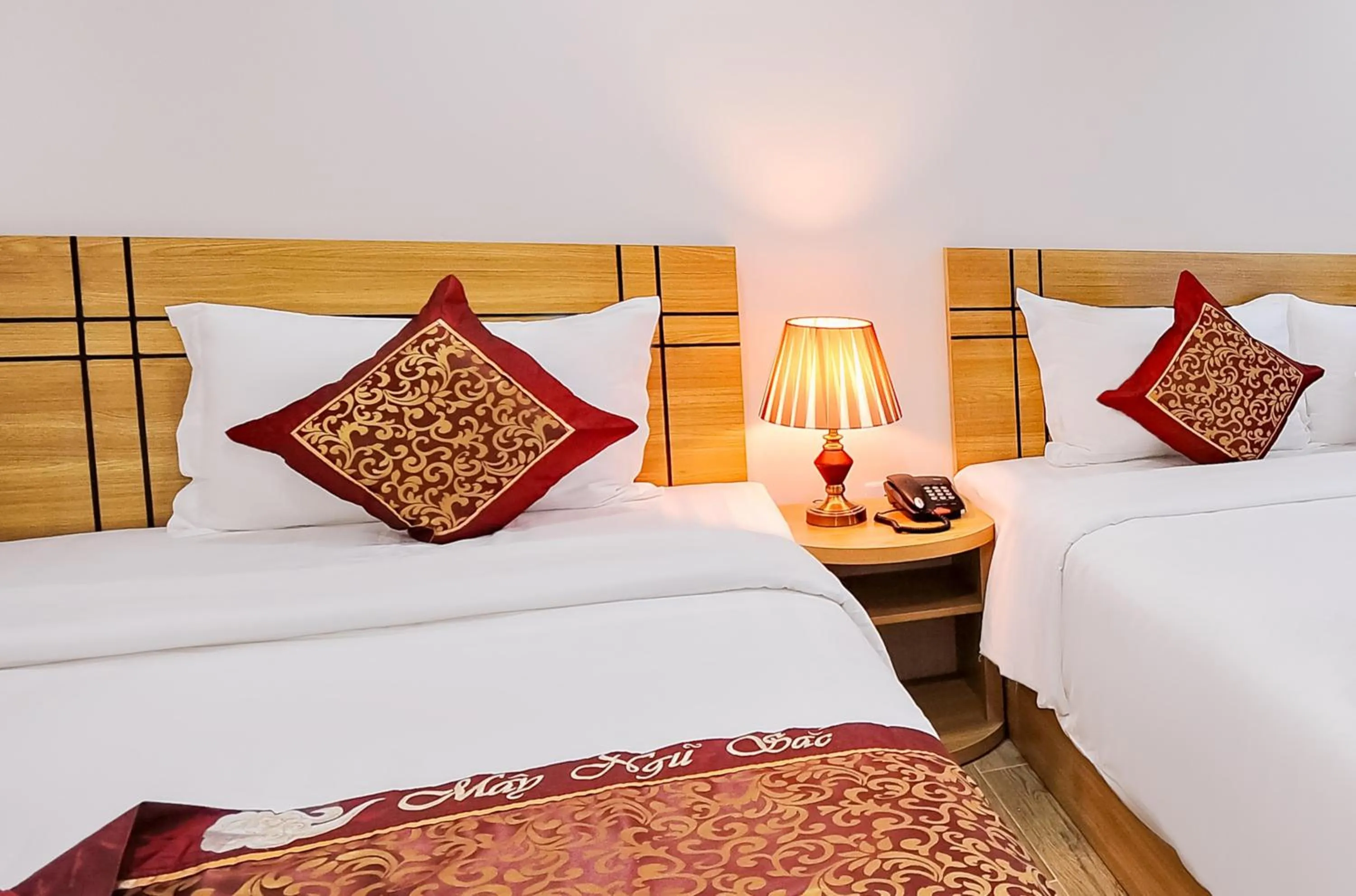 Bed in May Ngu Sac - Iridescent Clouds Hotel