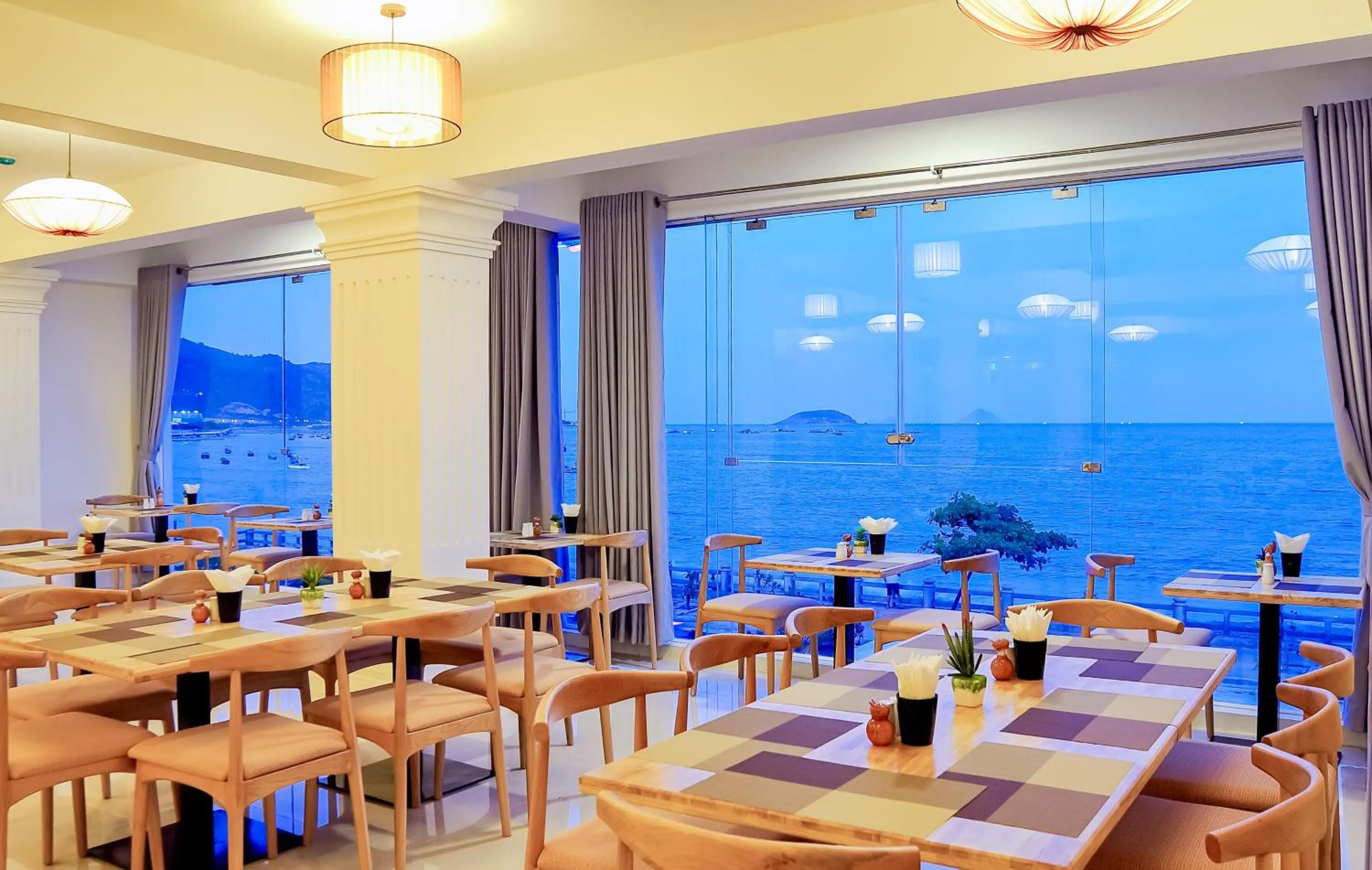 Restaurant/places to eat in May Ngu Sac - Iridescent Clouds Hotel