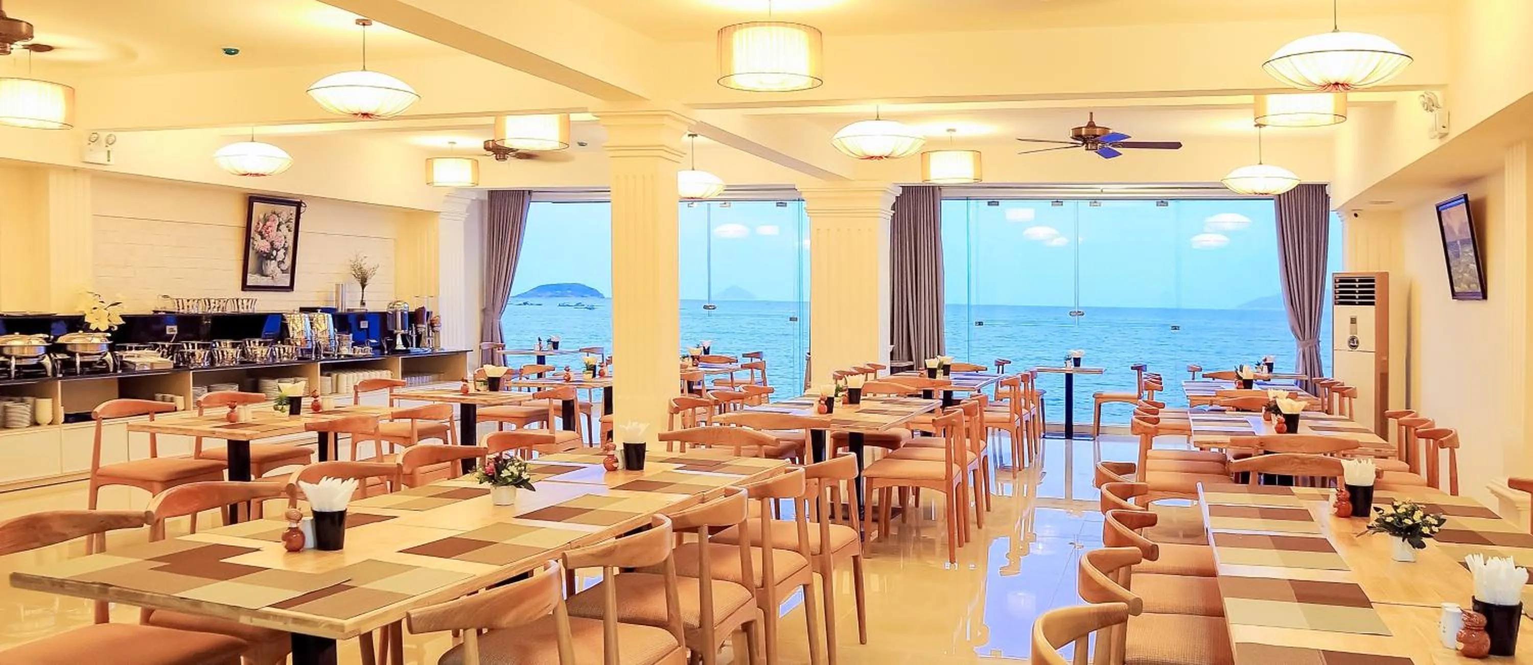 Restaurant/places to eat in May Ngu Sac - Iridescent Clouds Hotel