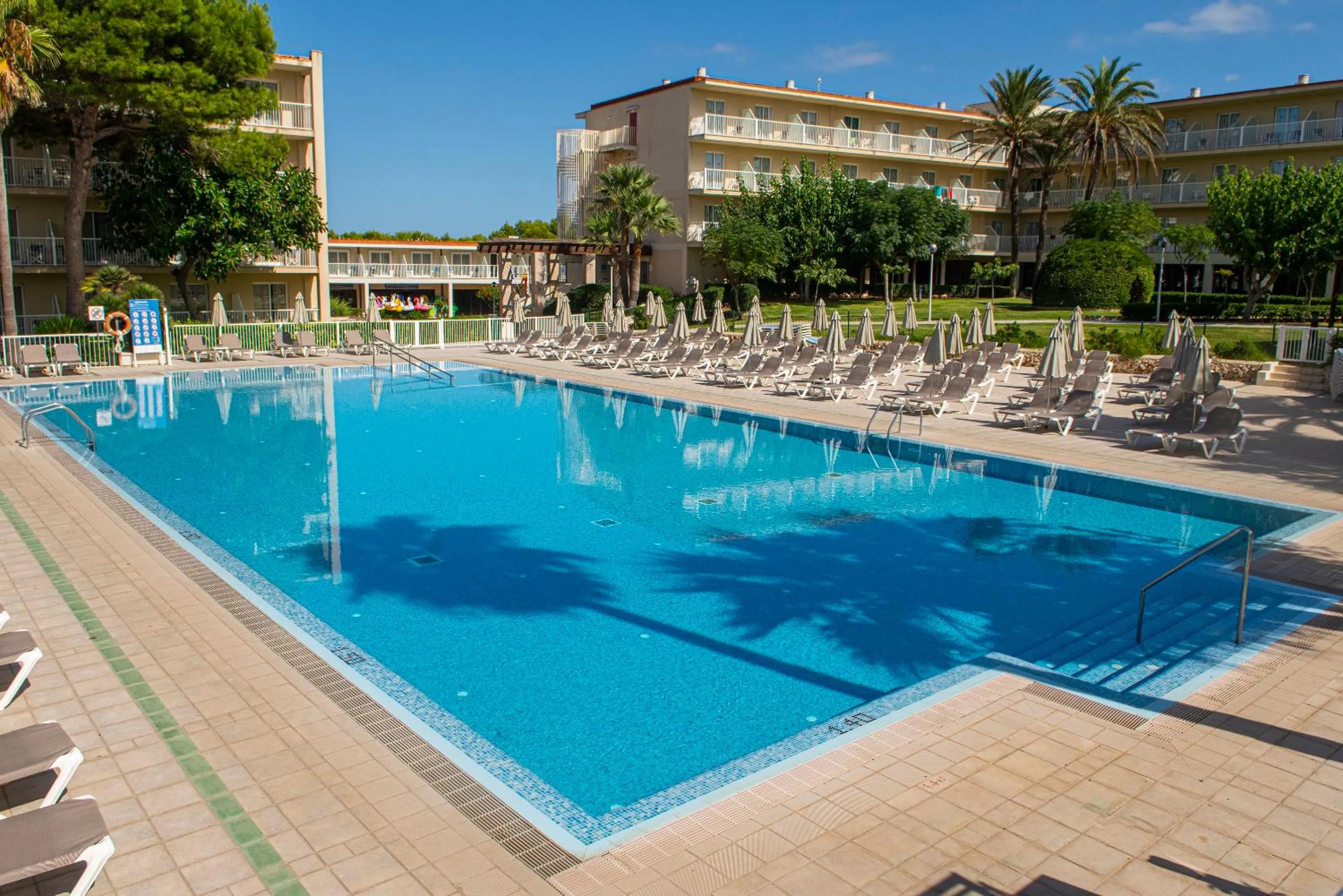 Property building in Club Hotel Aguamarina