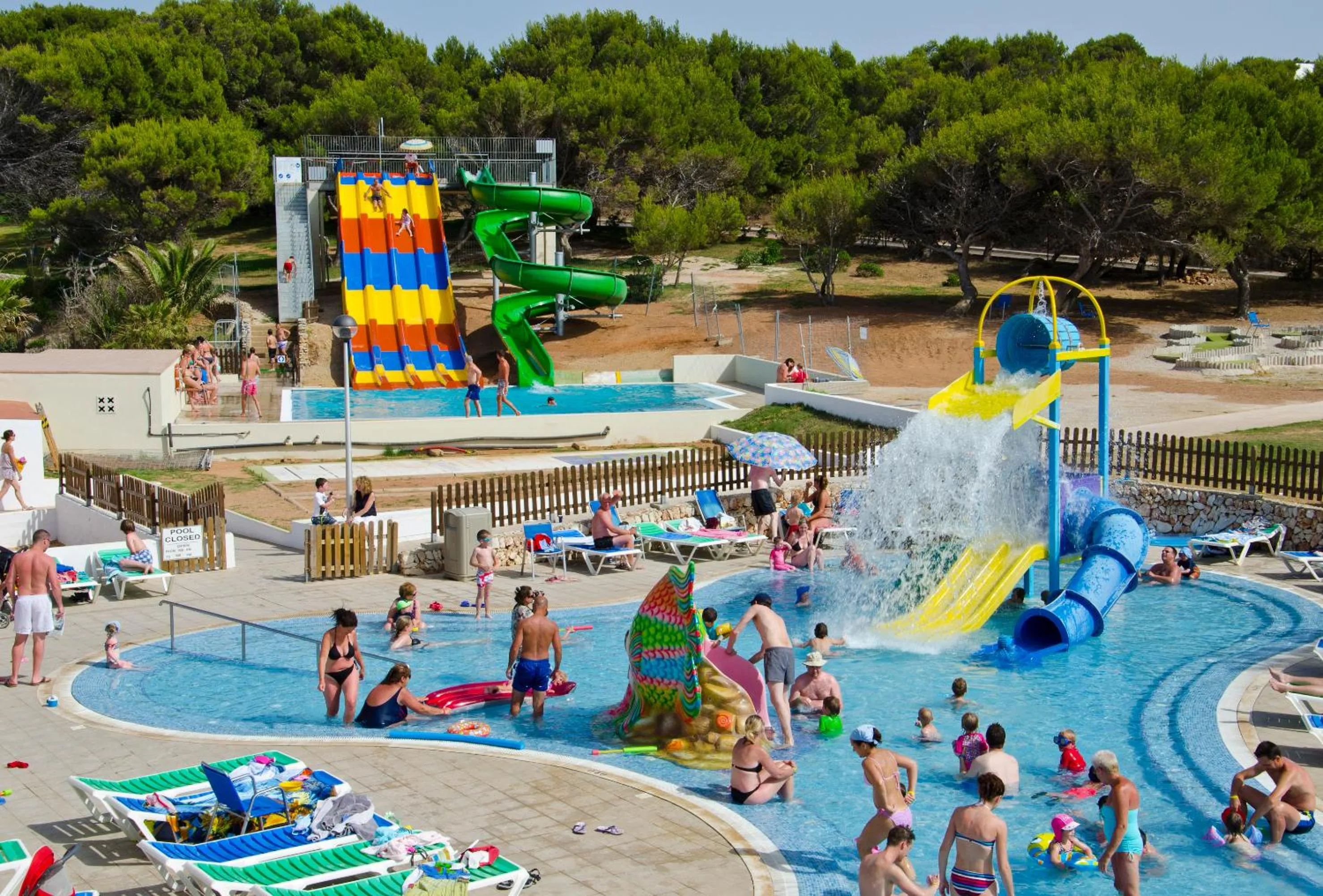 People in Club Hotel Aguamarina