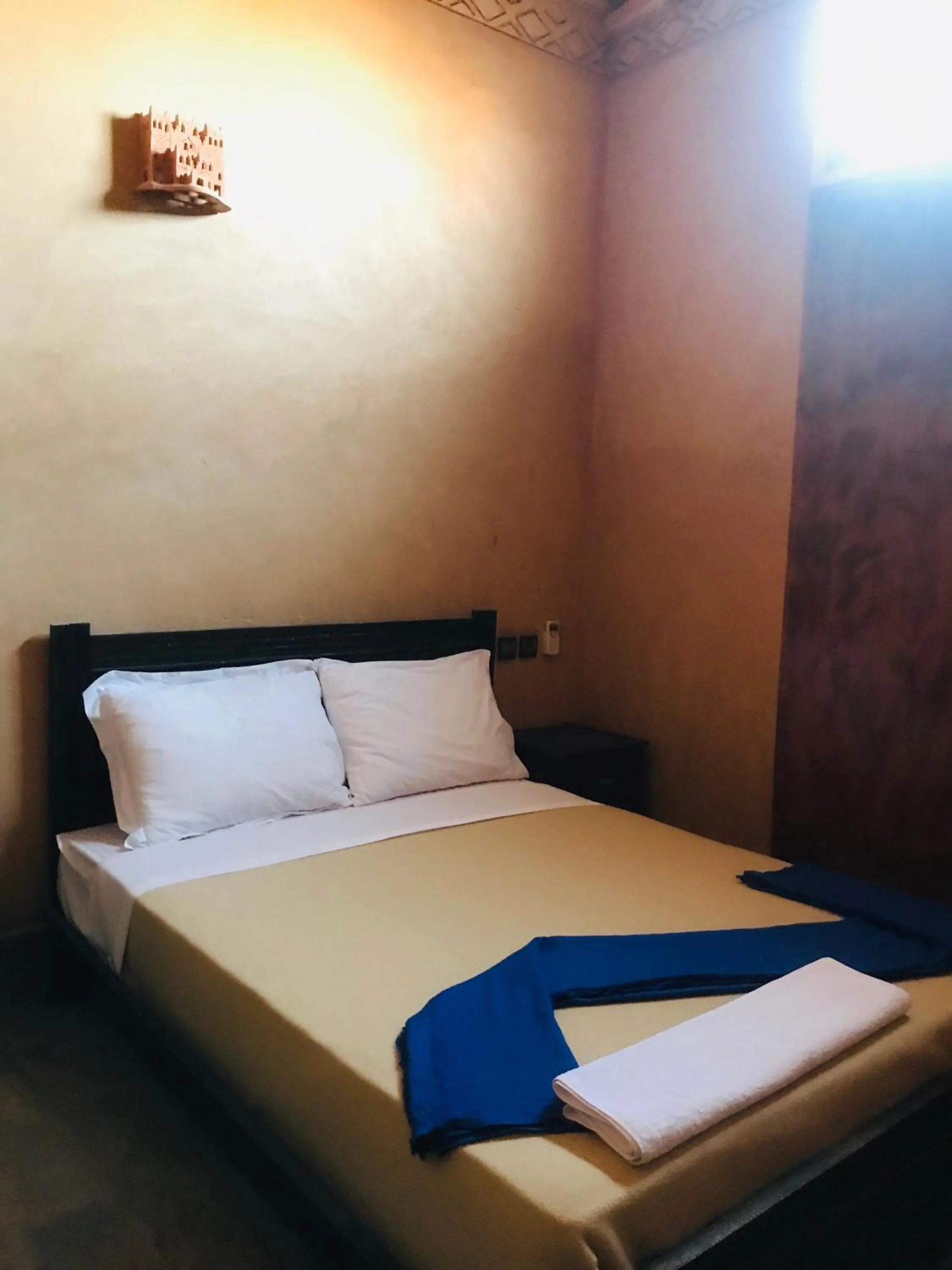 Photo of the whole room, Bed in Kasbah Ennakb