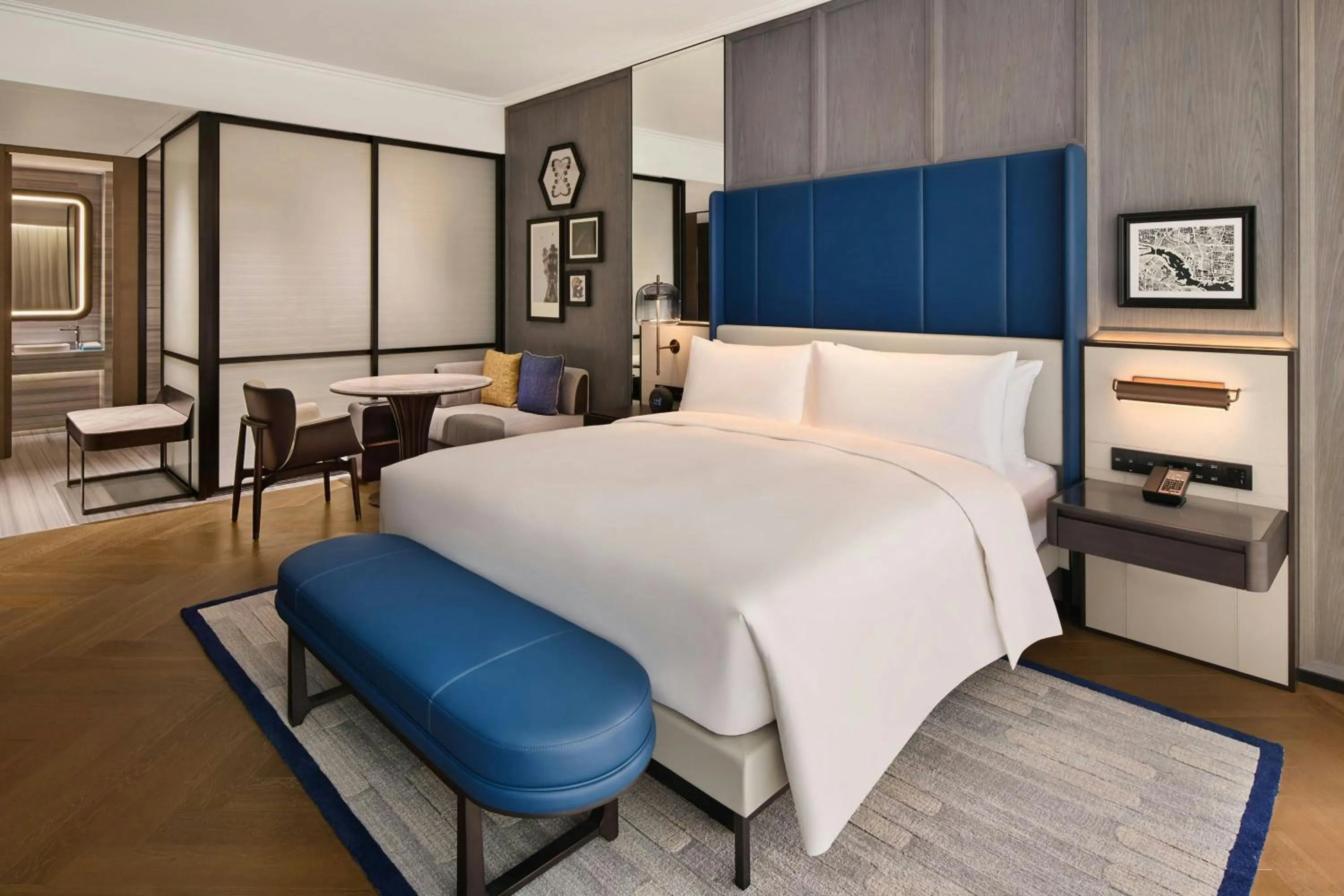 Photo of the whole room, Bed in Le Meridien Nantong