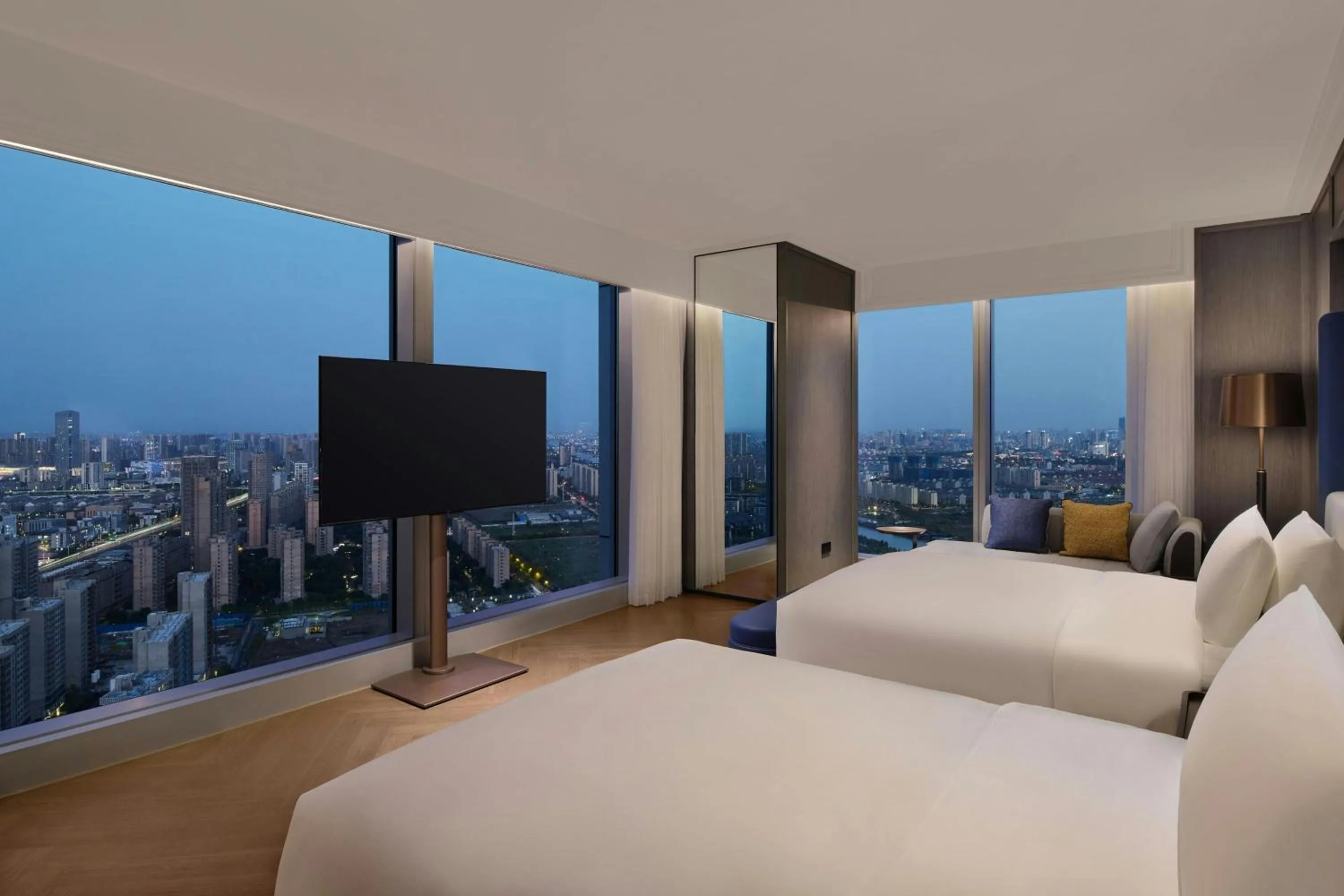 Photo of the whole room, Bed in Le Meridien Nantong