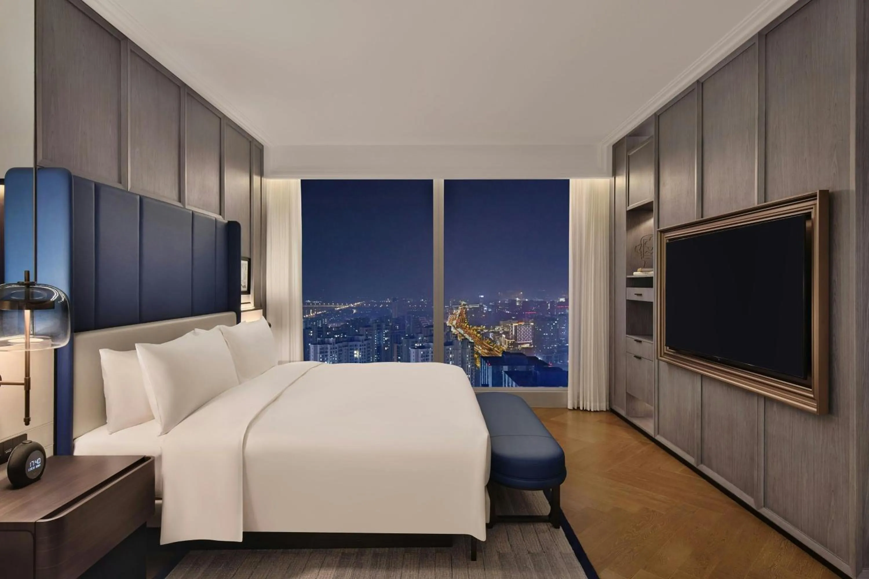 Photo of the whole room, Bed in Le Meridien Nantong