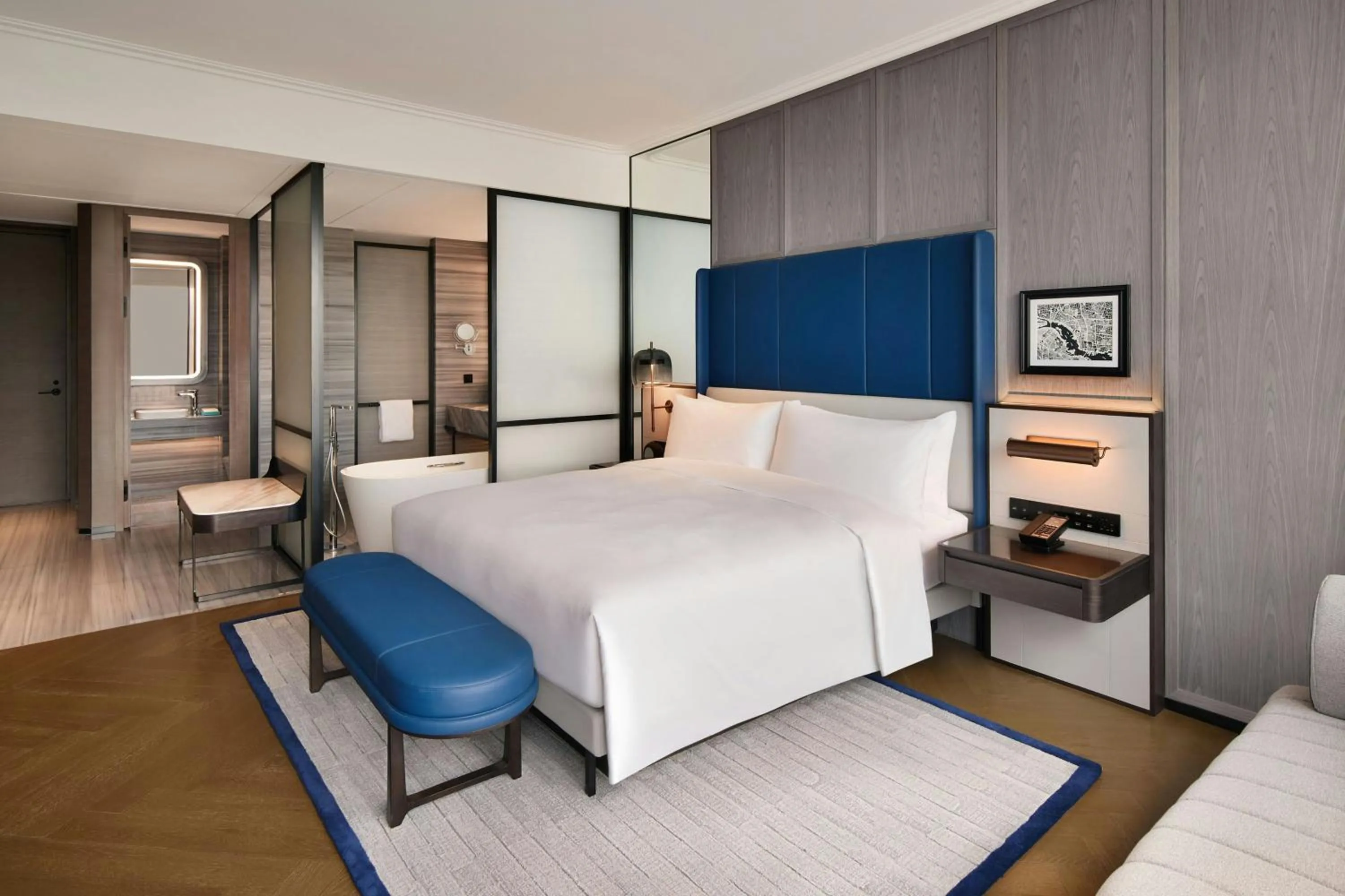 Photo of the whole room, Bed in Le Meridien Nantong