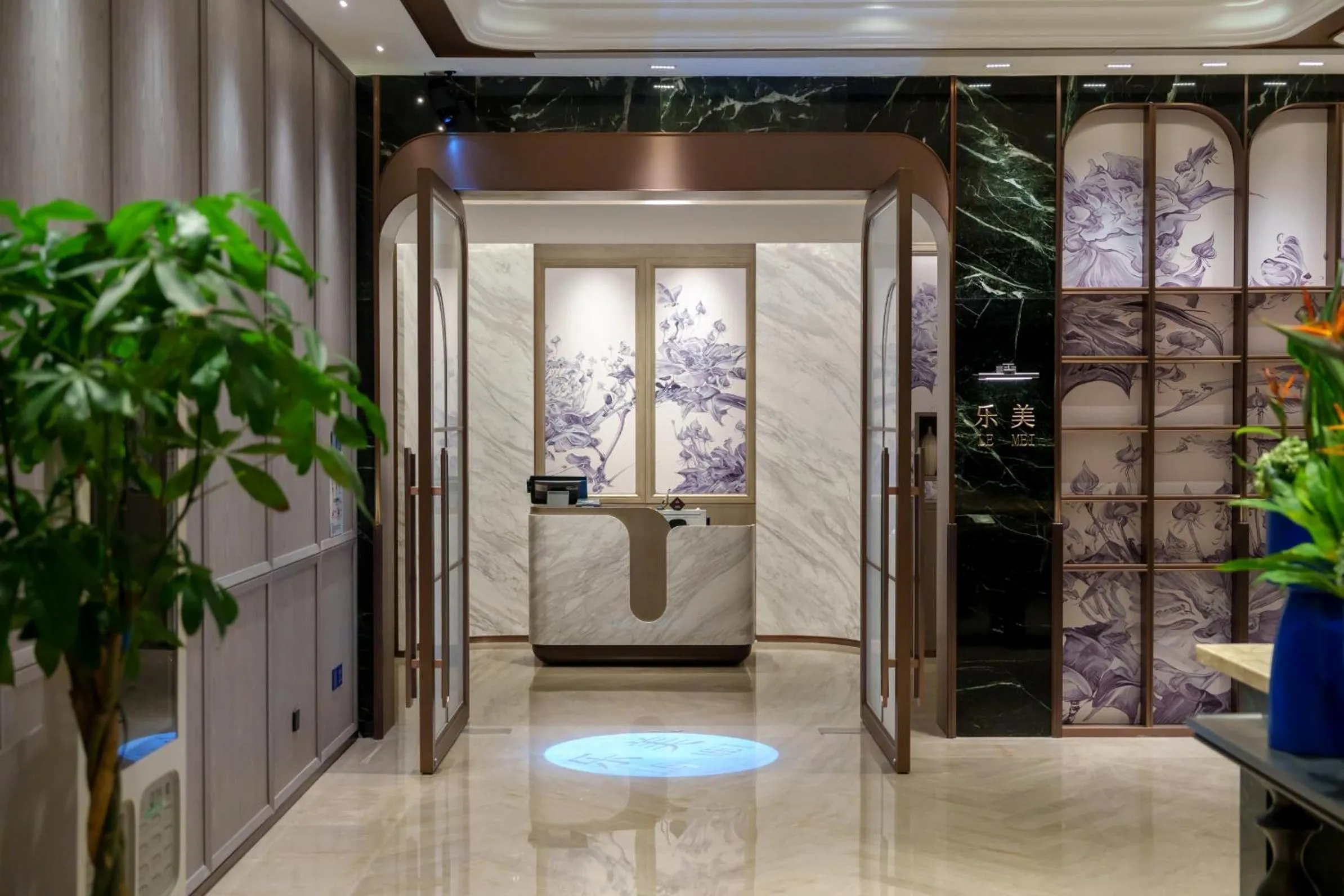 Restaurant/places to eat in Le Meridien Nantong