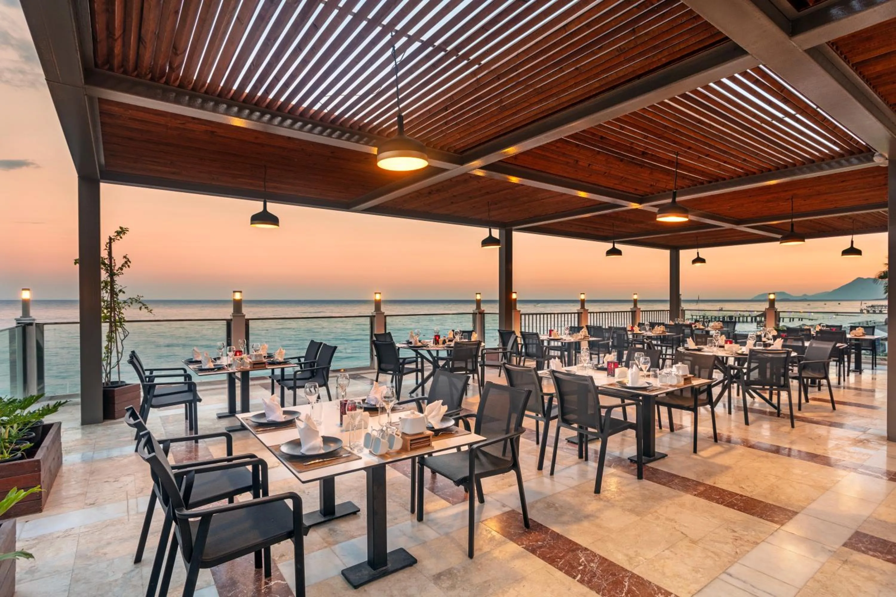 Restaurant/places to eat in Dobedan World Palace Hotel ''Ex Brand Alva Donna World Palace ''