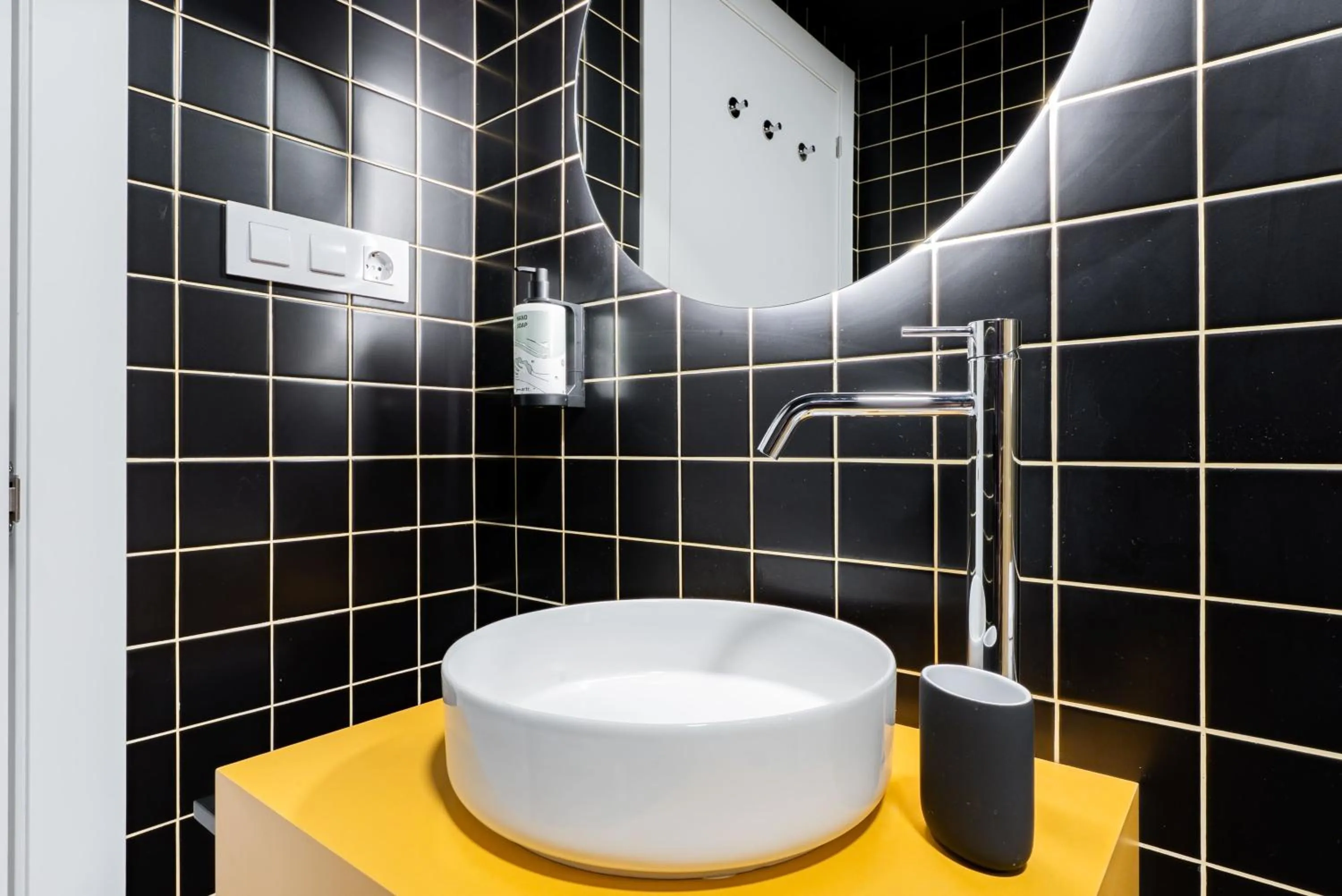 Shower in Smartr Valencia Turia