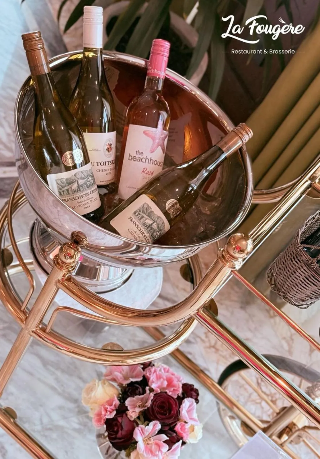 Restaurant/places to eat in Hôtel Colbert Palace