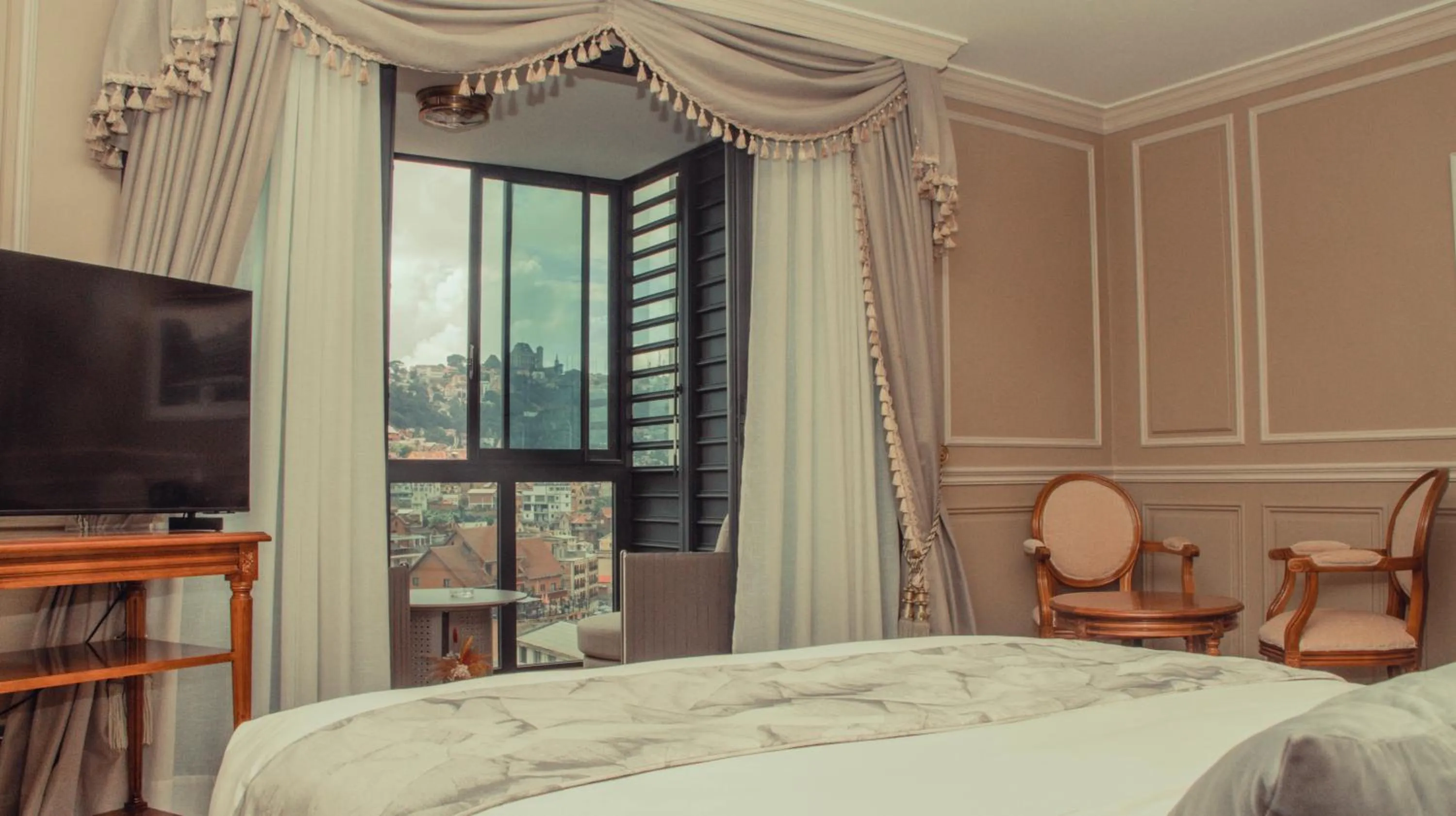 Bed in Hôtel Colbert Palace