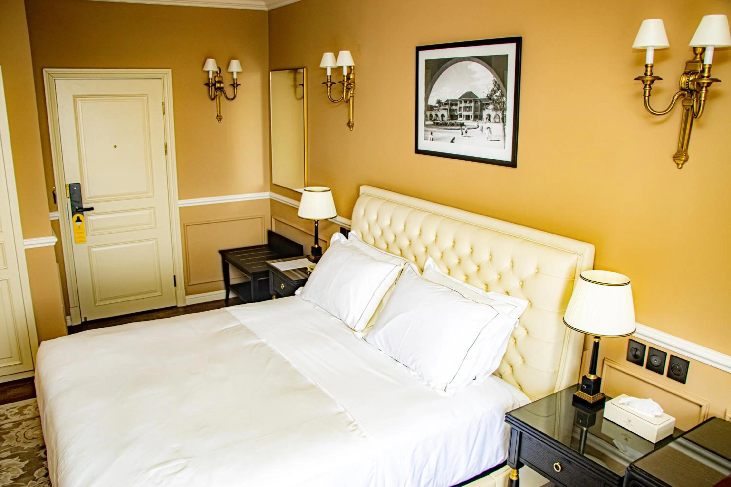 Bed in Hôtel Colbert Palace