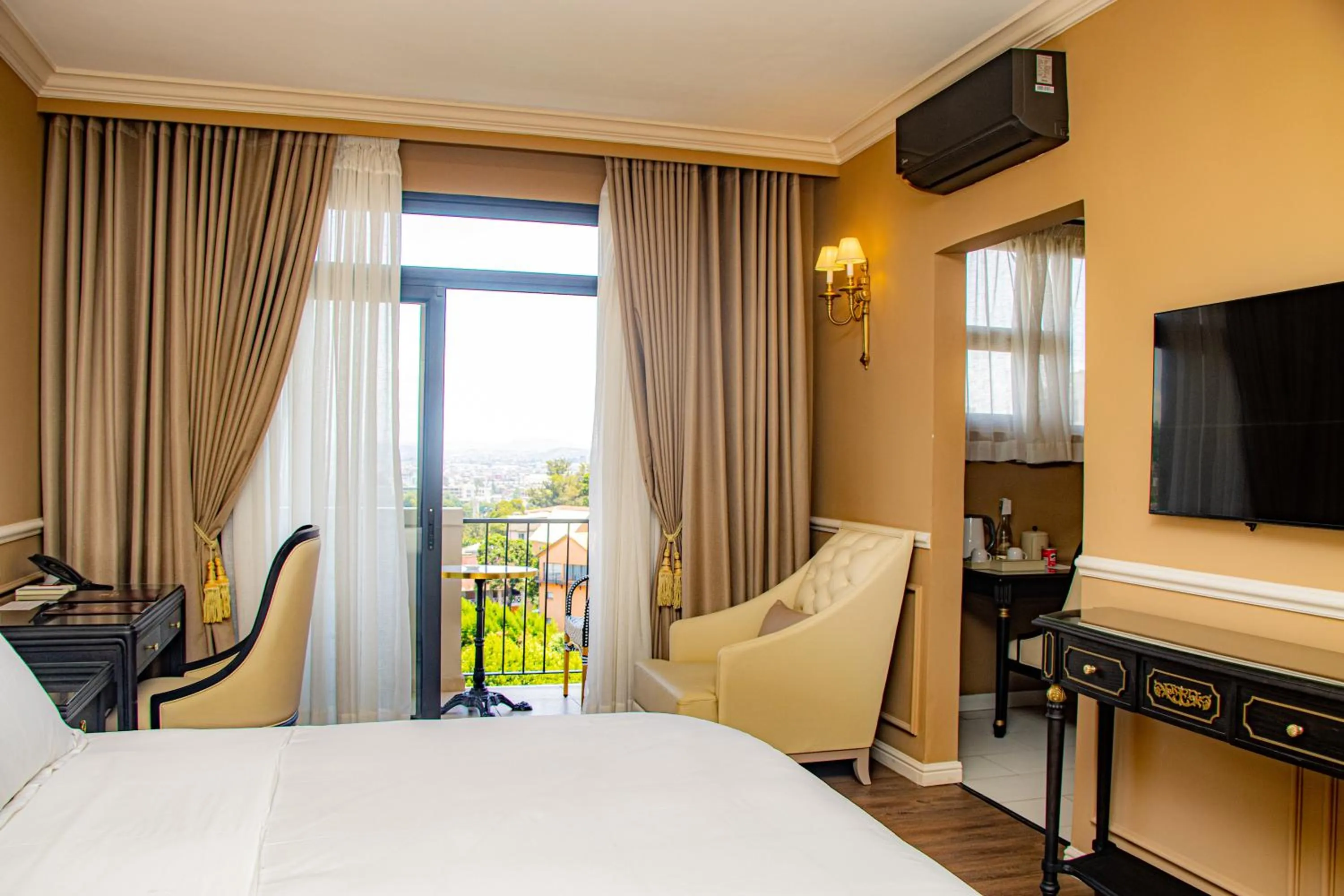 Bed in Hôtel Colbert Palace