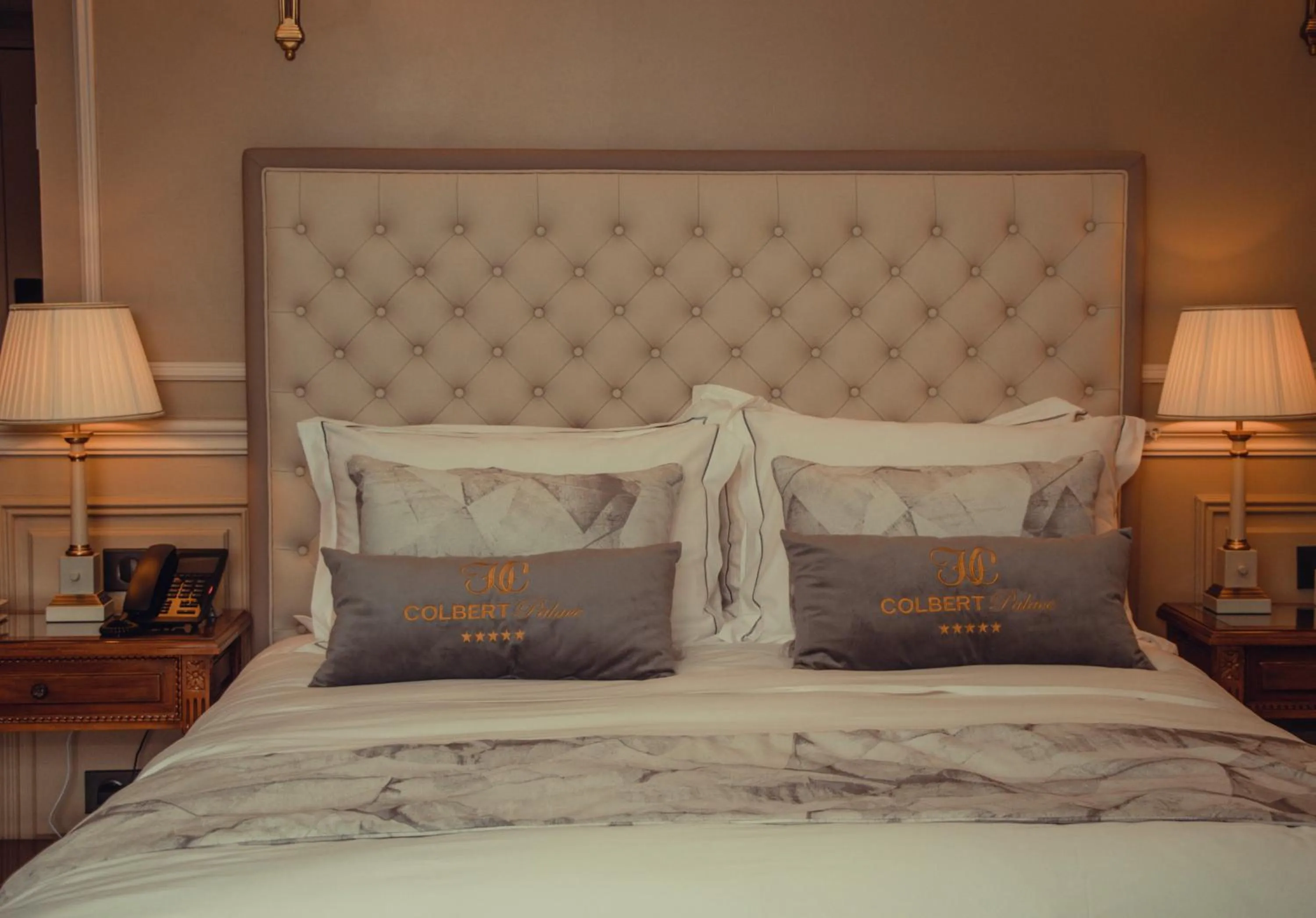 Bed in Hôtel Colbert Palace