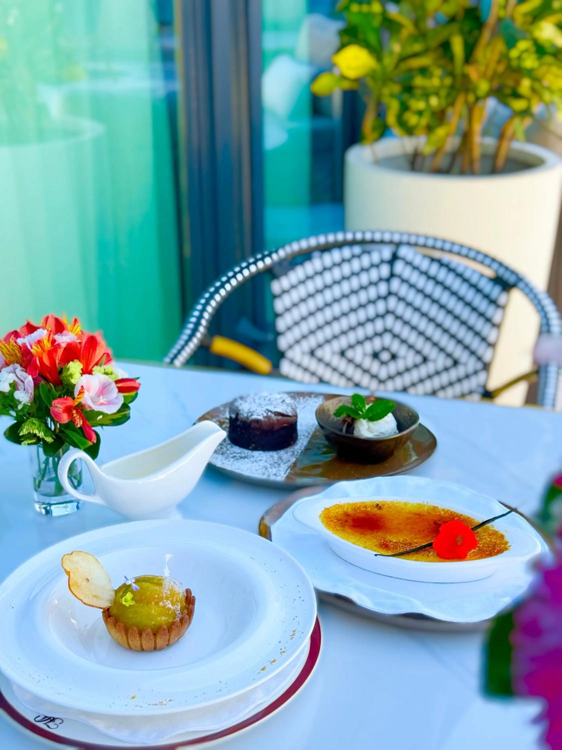 Restaurant/places to eat in Hôtel Colbert Palace