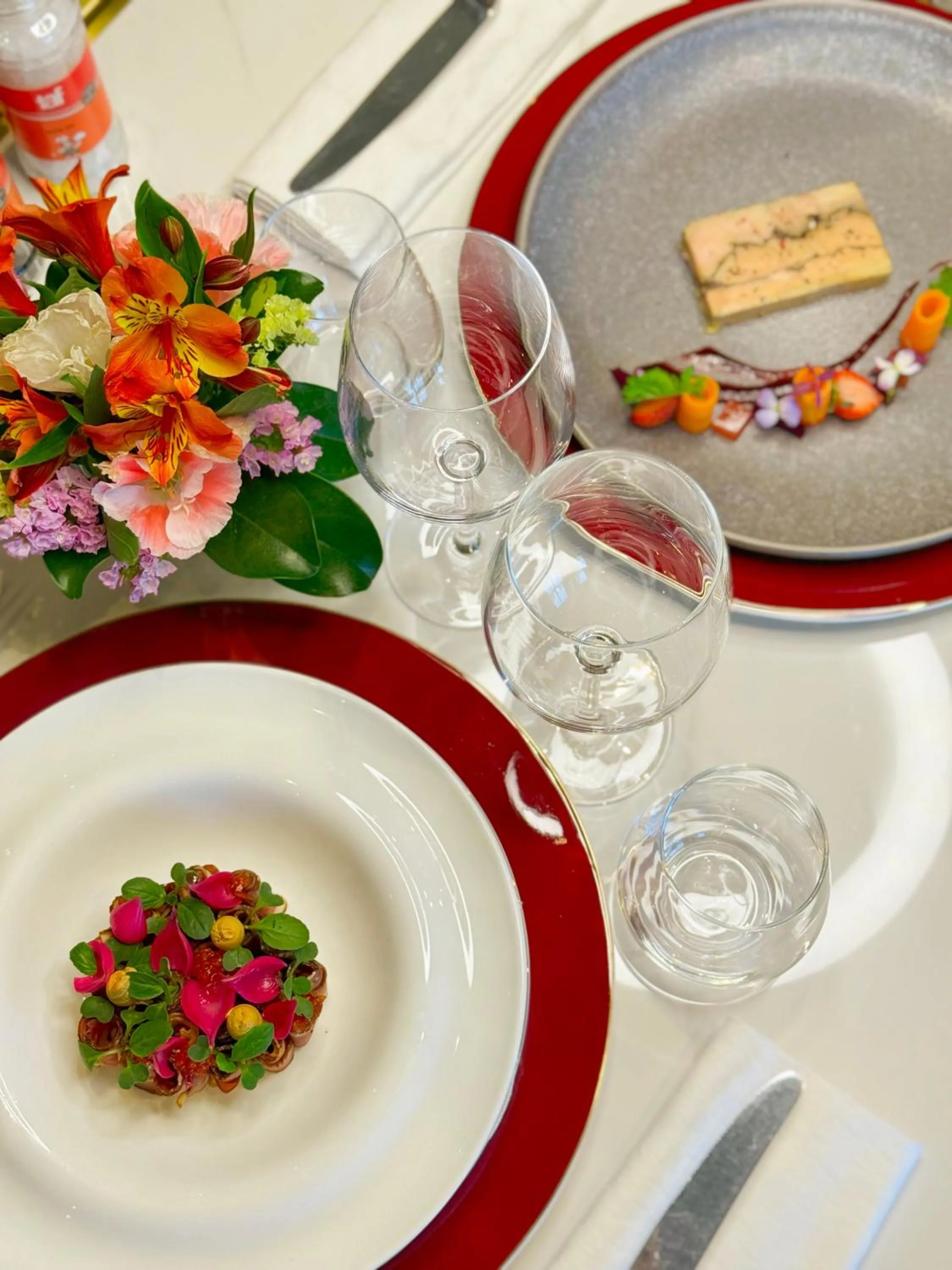 Restaurant/places to eat in Hôtel Colbert Palace